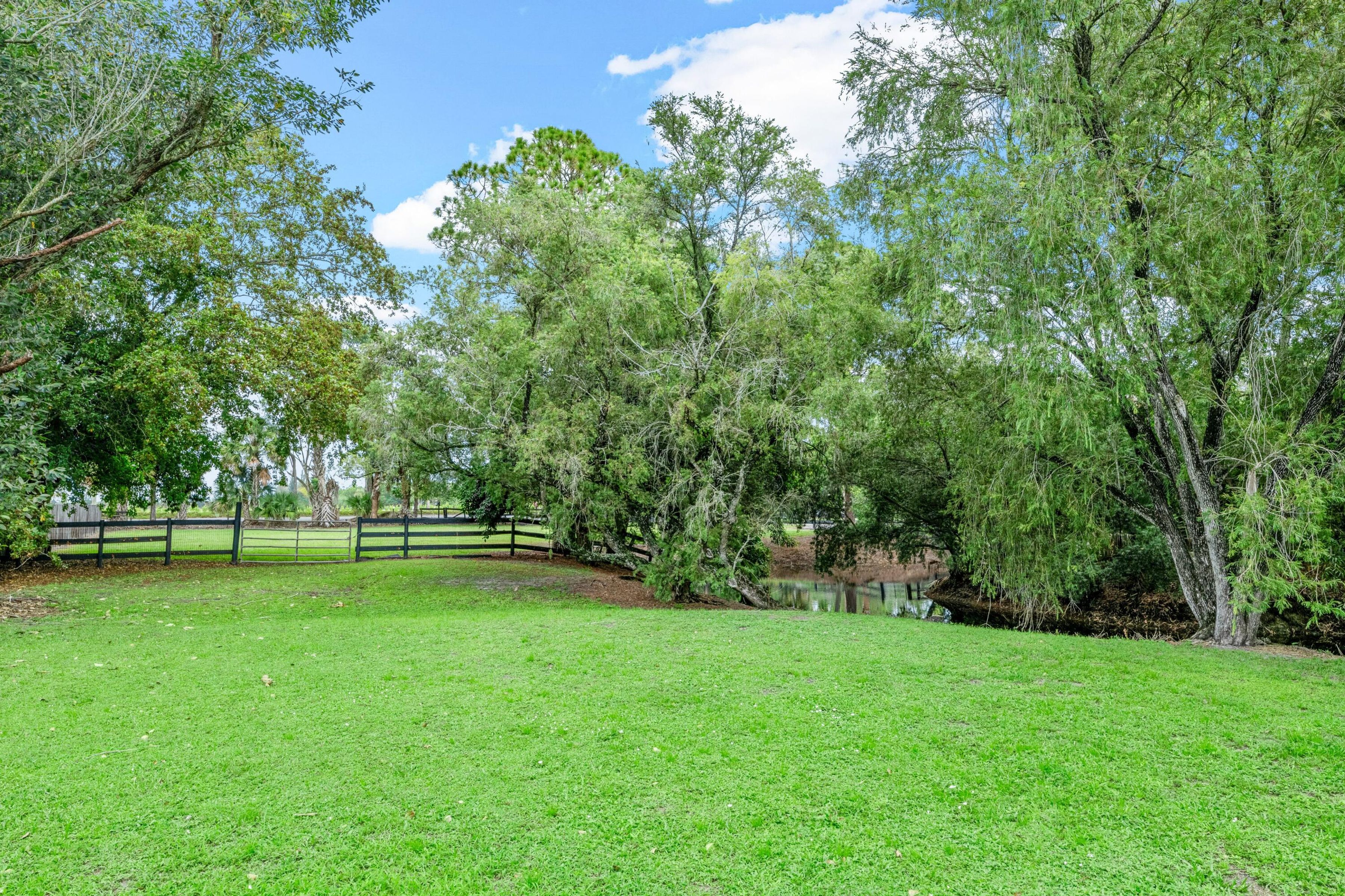  14536 North Road - 物件實景