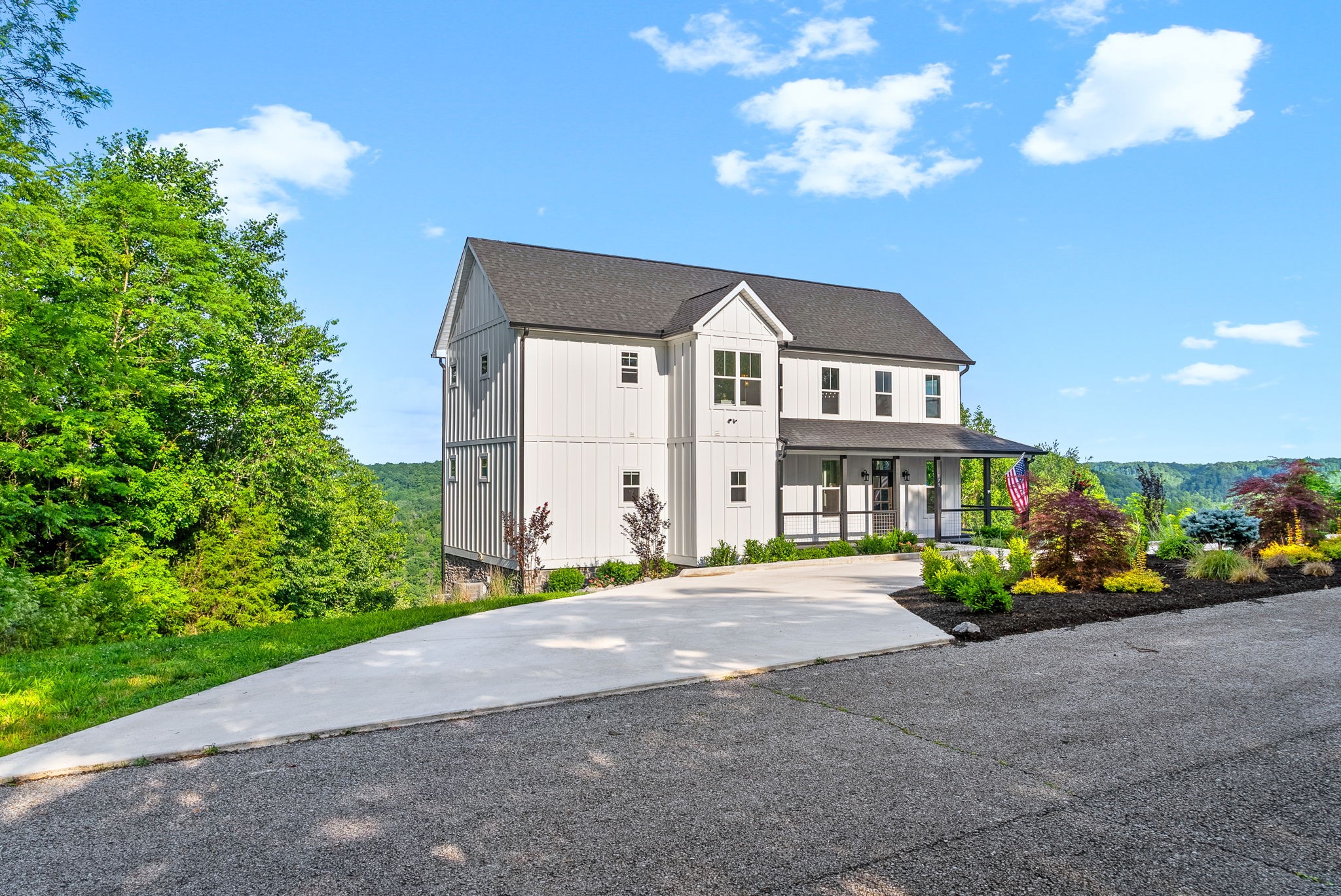 Smithville, Tennessee, 37166, United States, 3 Bedrooms Bedrooms, ,4 BathroomsBathrooms,Residential,For Sale,1935020