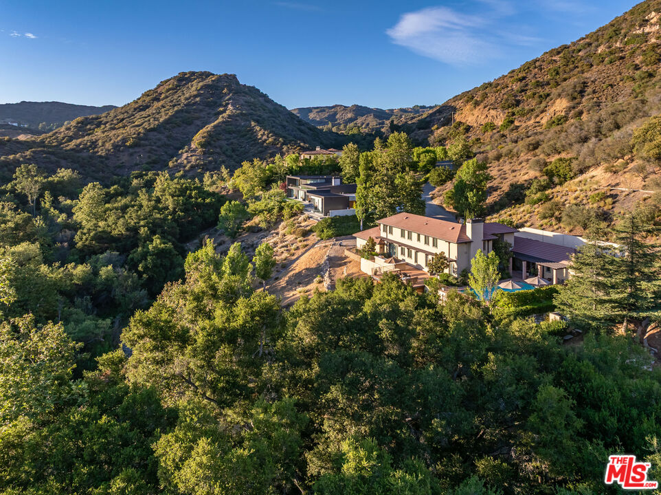 Calabasas, California, 91302, United States, 5 Bedrooms Bedrooms, ,4 BathroomsBathrooms,Residential,For Sale,1926275