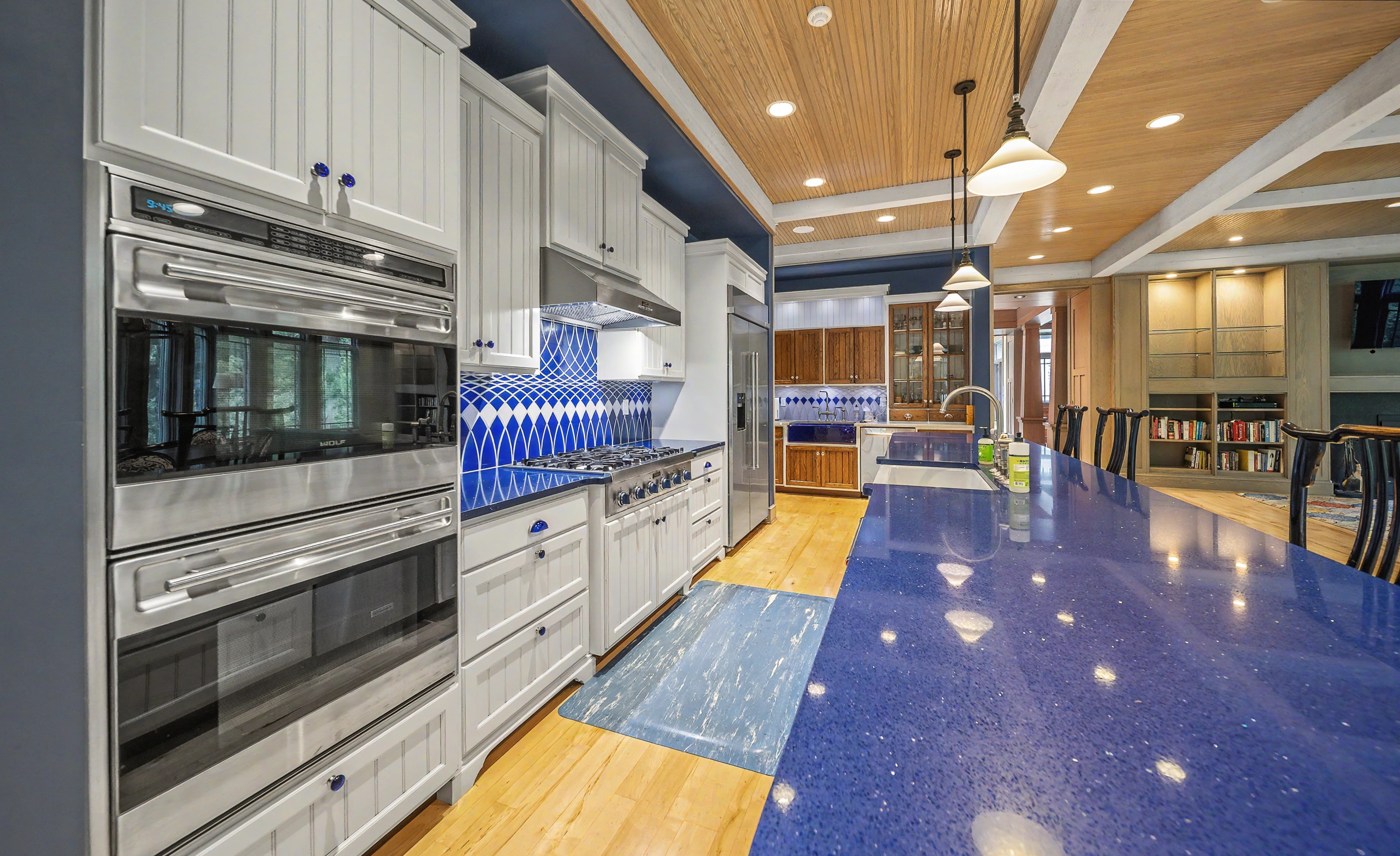  Stunning Prairie-Inspired Estate on 16 Acres of Scenic Woodlands - 物件實景