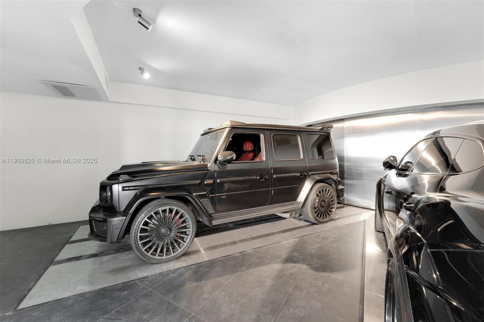 Sunny Isles Beach, Florida, 33160, United States, 4 Bedrooms Bedrooms, ,5 BathroomsBathrooms,Residential,For Sale,1989391