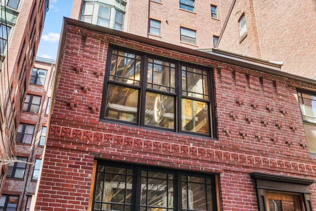 Boston, Massachusetts, 02116, United States, 3 Bedrooms Bedrooms, ,2 BathroomsBathrooms,Residential,For Sale,1810578