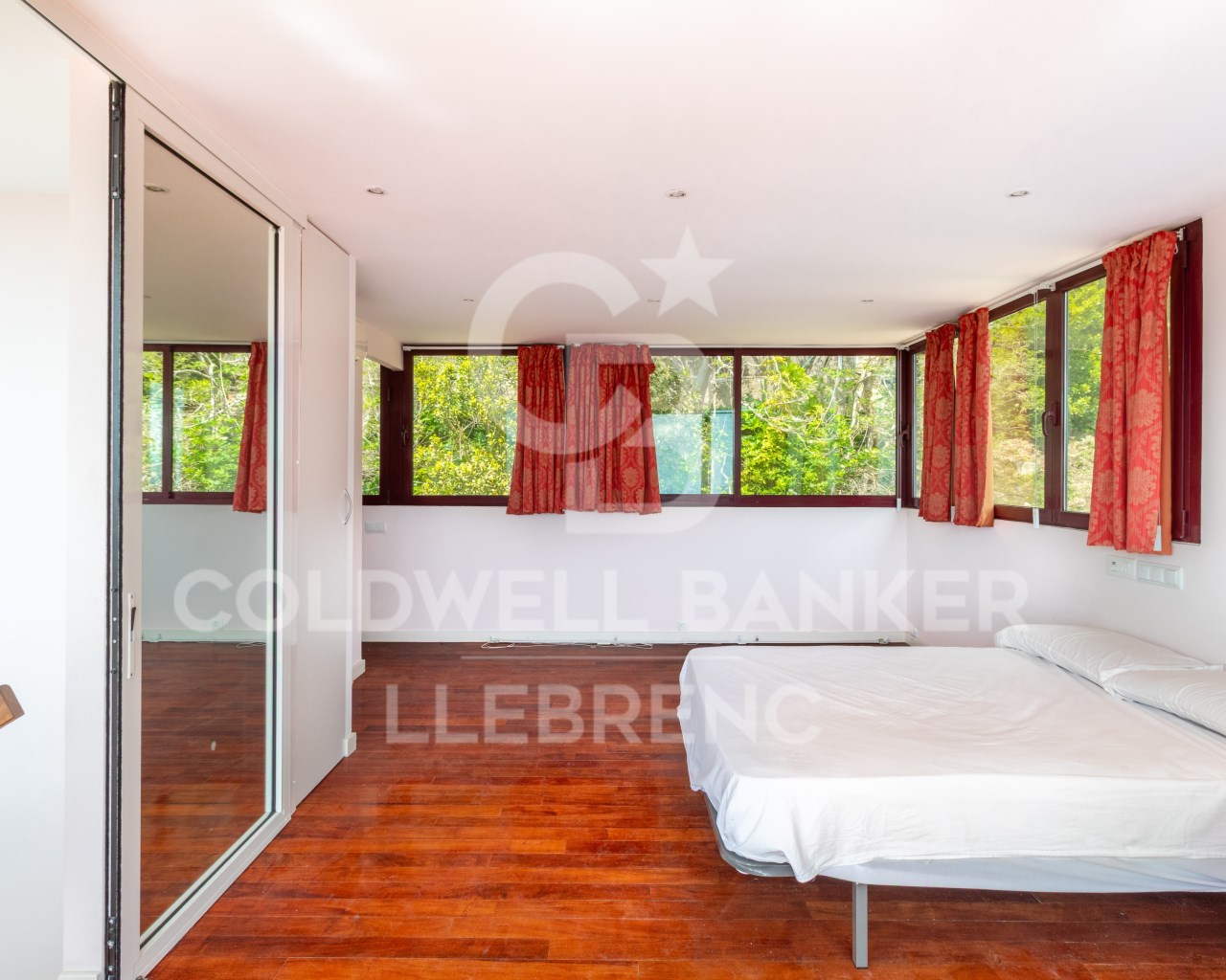 Barcelona, Catalonia, ES, 4 Bedrooms Bedrooms, ,3 BathroomsBathrooms,Residential,For Sale,1827300