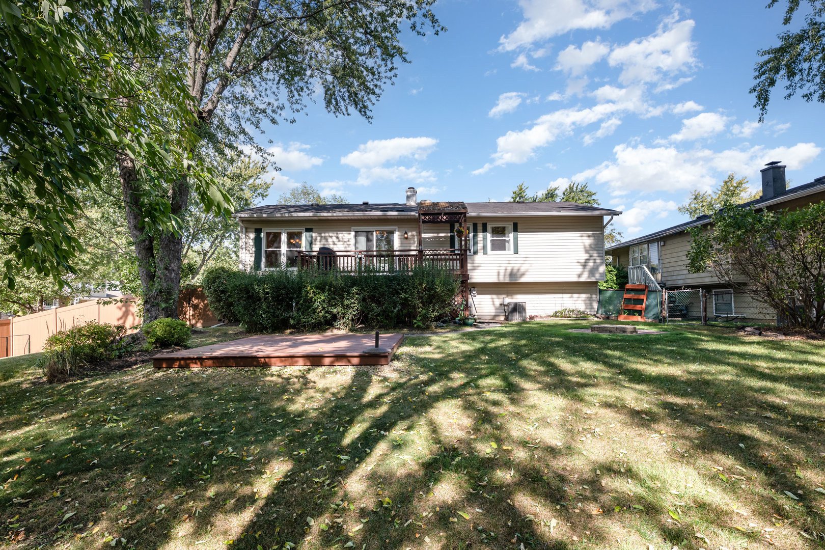 Hoffman Estates, Illinois, 60192, United States, 4 Bedrooms Bedrooms, ,3 BathroomsBathrooms,Residential,For Sale,1961387