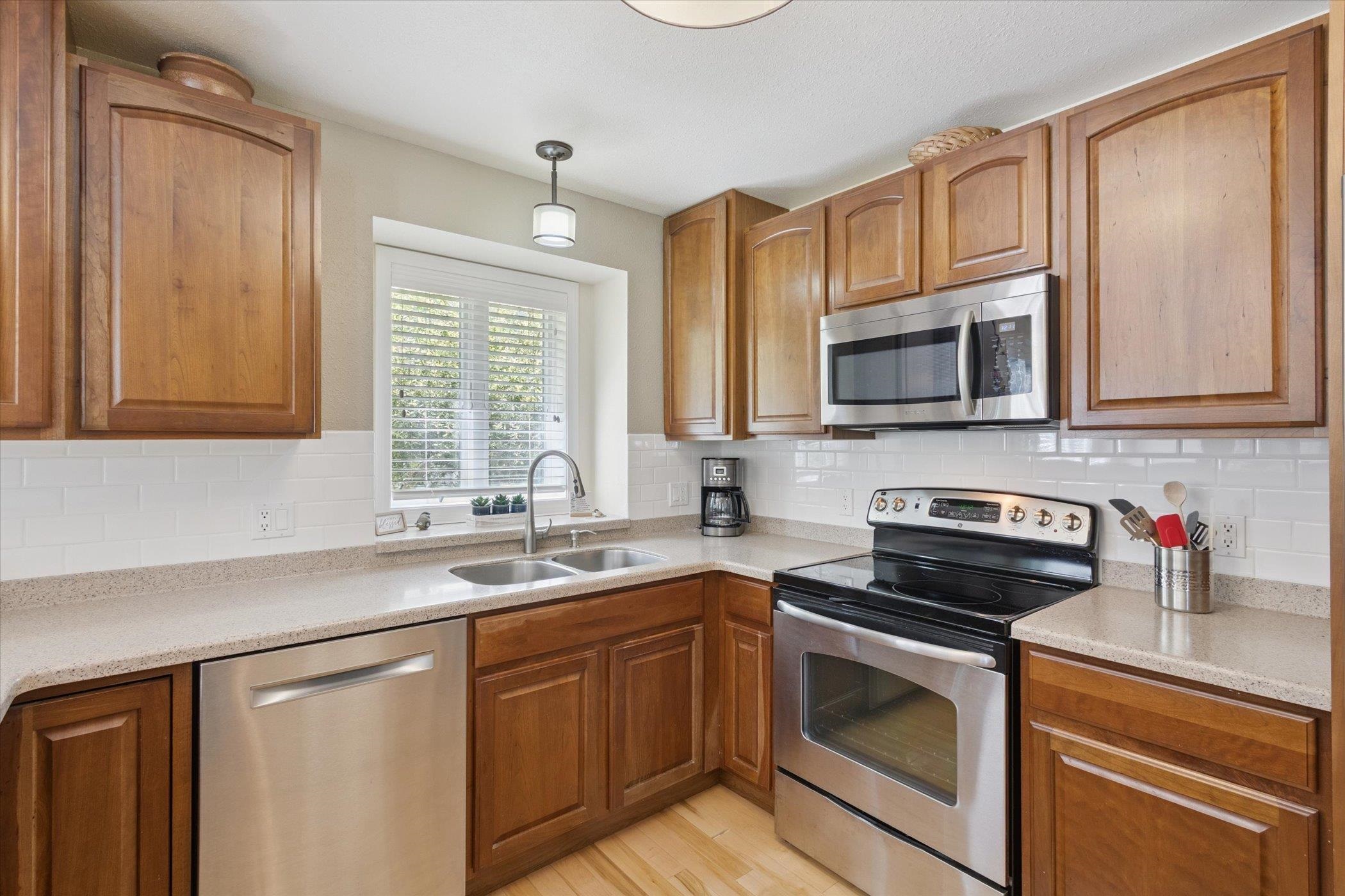 Janesville, Wisconsin, 53546, United States, 3 Bedrooms Bedrooms, ,4 BathroomsBathrooms,Residential,For Sale,1978617