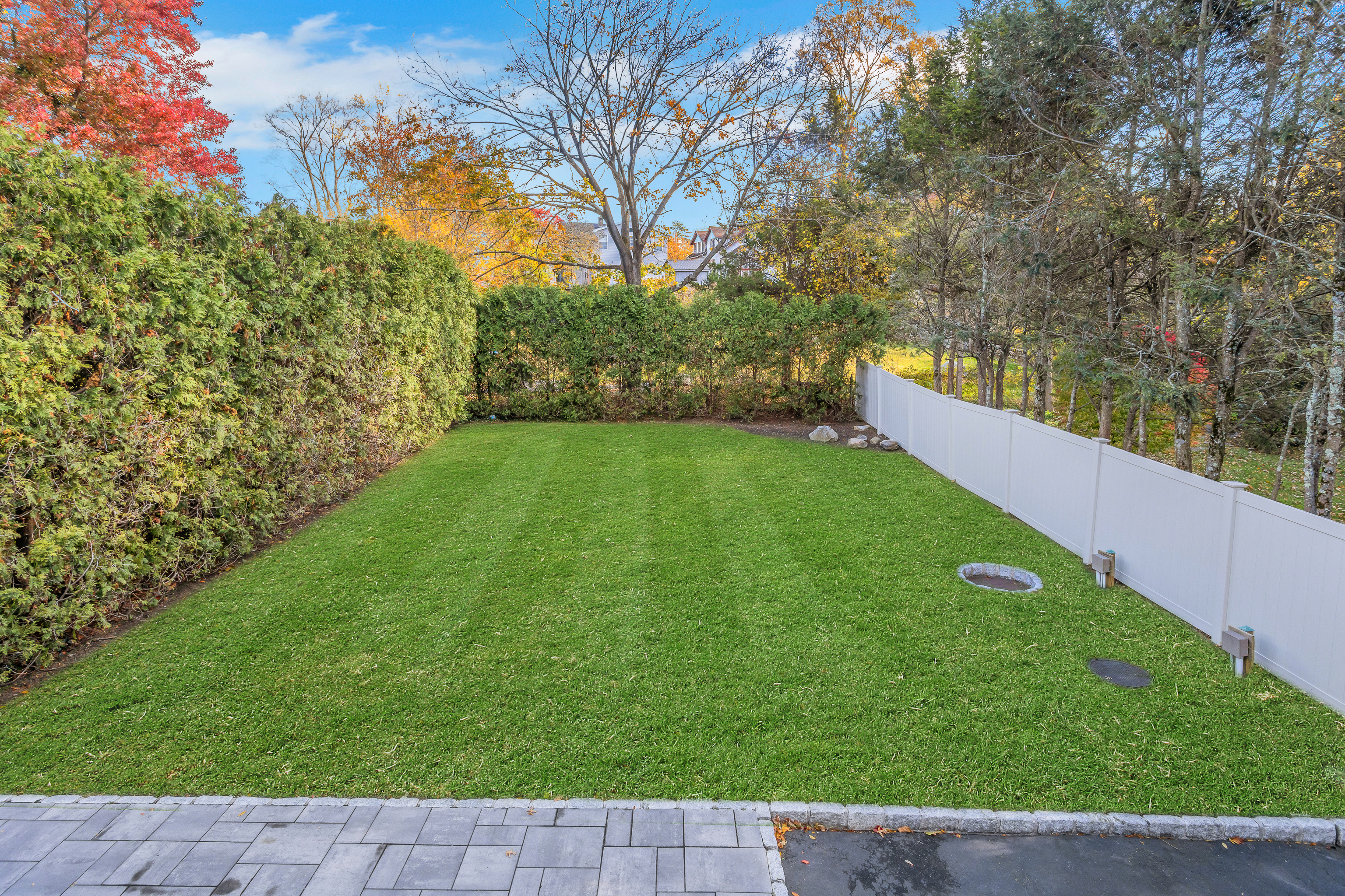 Stamford, Connecticut, 06905, United States, 2 Bedrooms Bedrooms, ,3 BathroomsBathrooms,Residential,For Sale,1987765