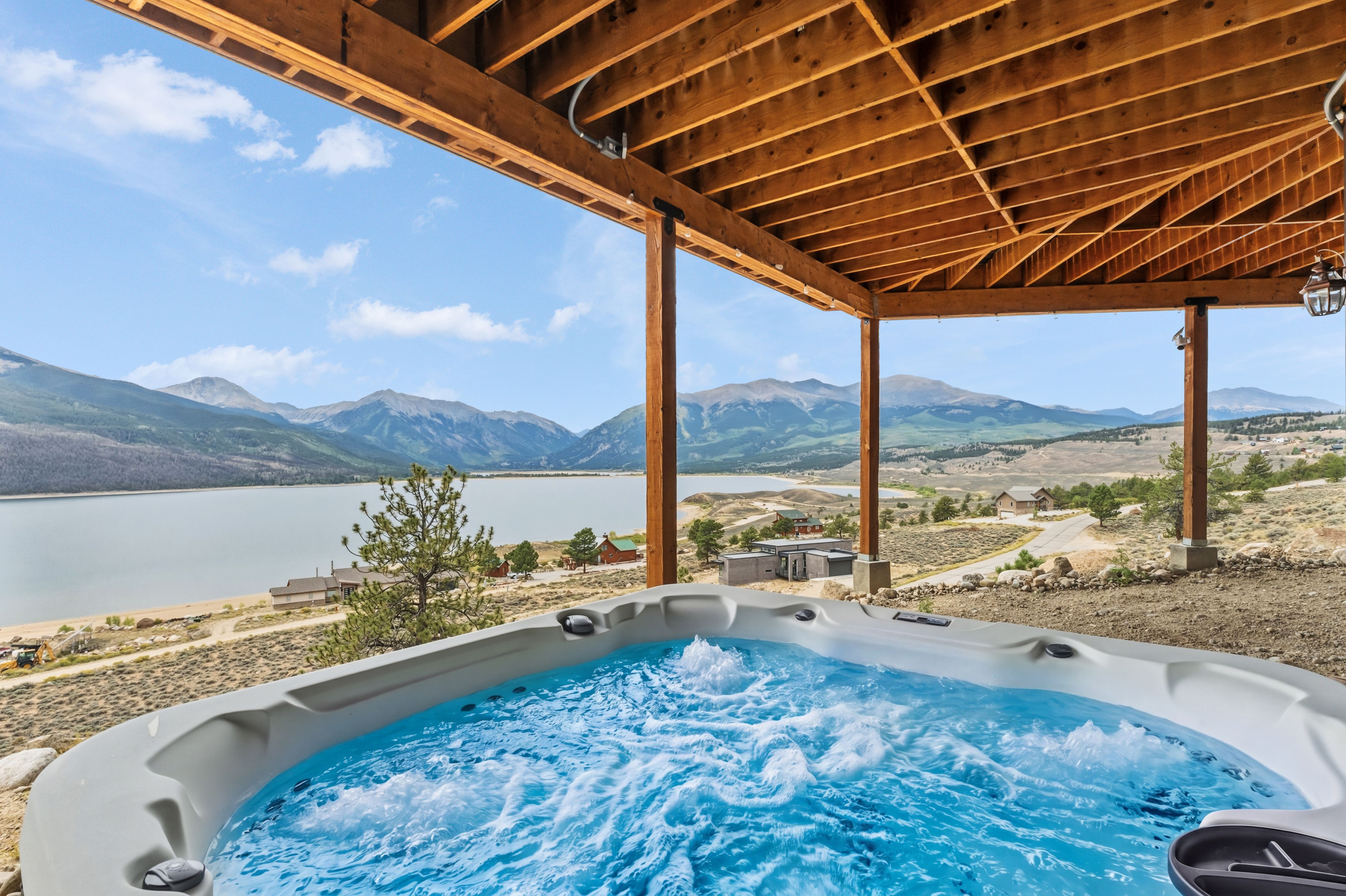  New Construction with Show-Stopping Twin Lakes Views - 物件實景