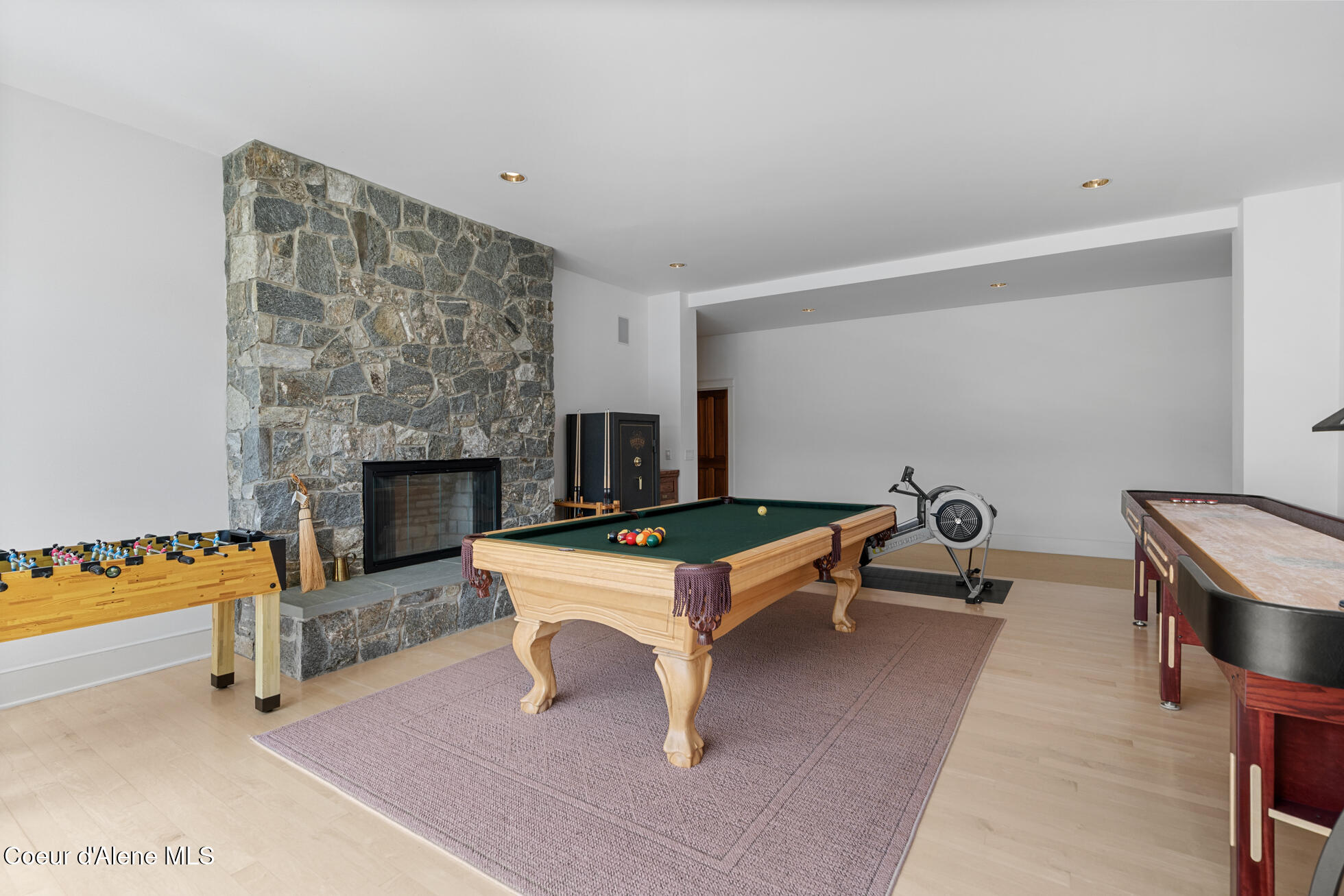 Coeur d'Alene, Idaho, 83814, United States, 4 Bedrooms Bedrooms, ,5 BathroomsBathrooms,Residential,For Sale,1864122