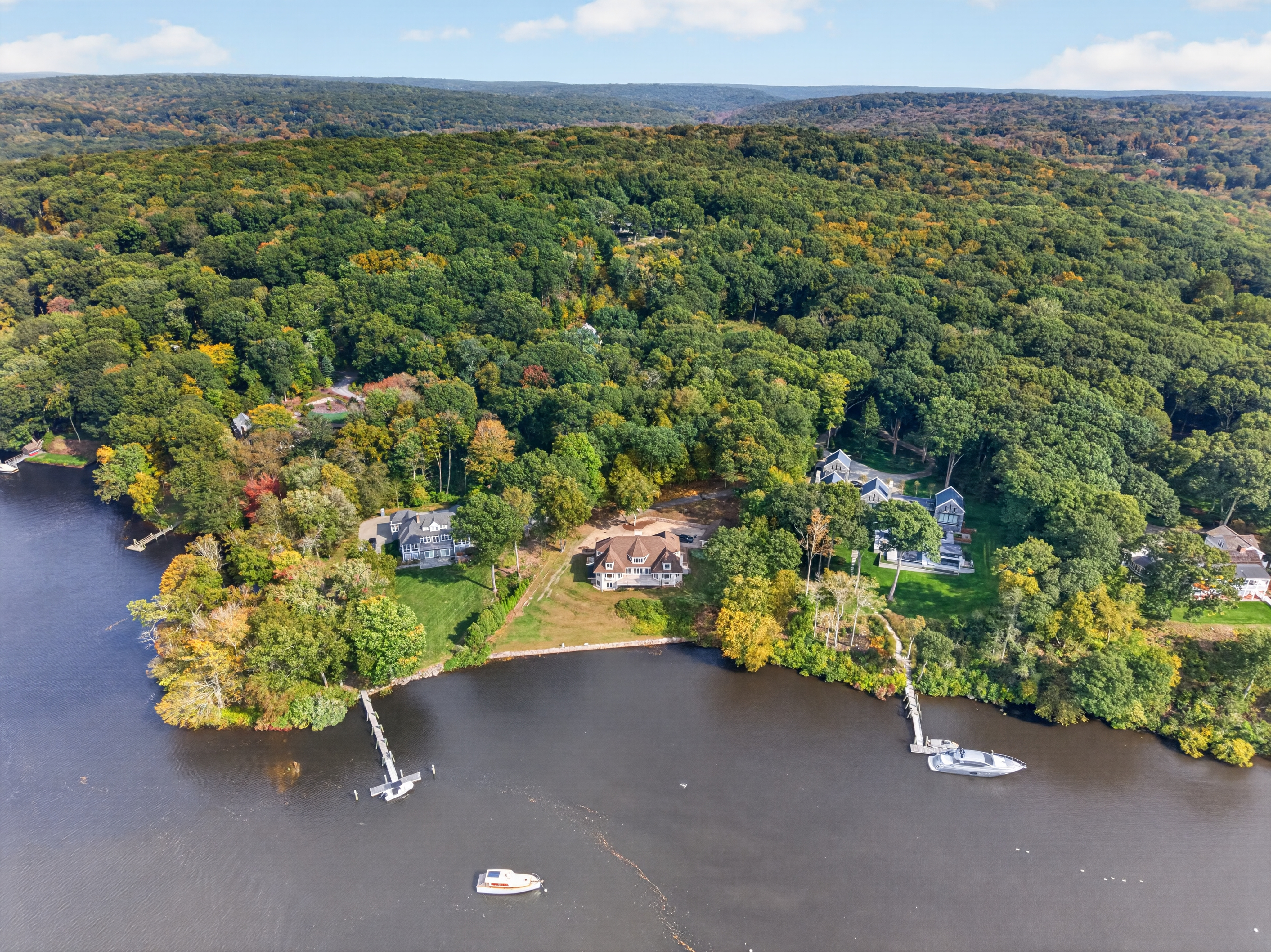  Set on 2.1 Private Acres Directly Along Hamburg Cove - 物件實景