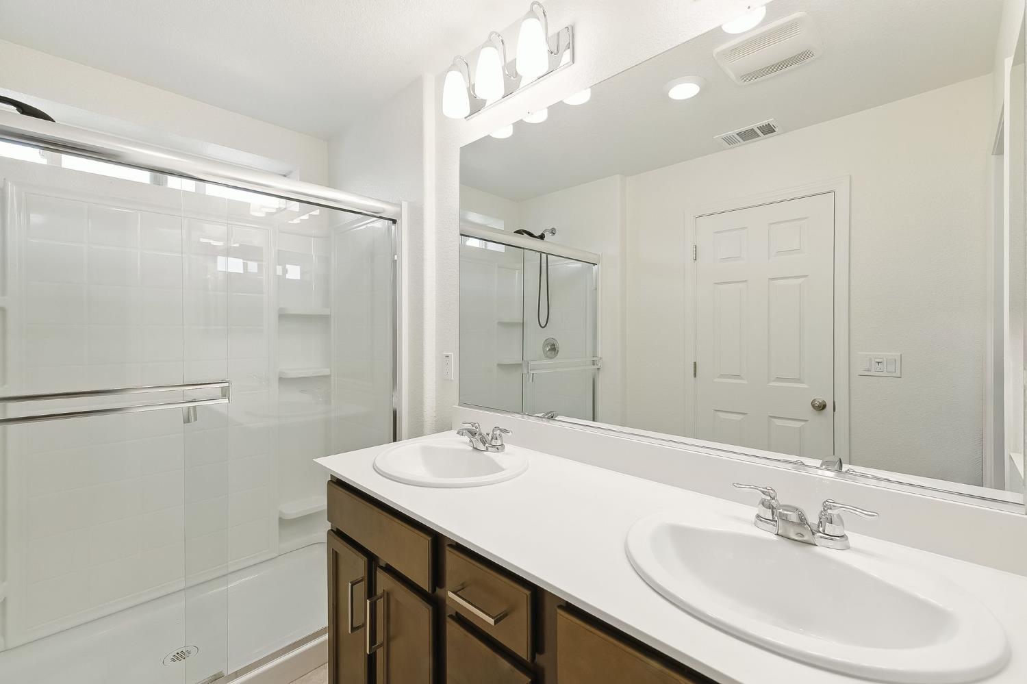 Elk Grove, California, 95758, United States, 4 Bedrooms Bedrooms, ,3 BathroomsBathrooms,Residential,For Sale,1847493
