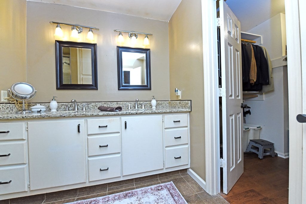 Ellijay, Georgia, 30536, United States, 4 Bedrooms Bedrooms, ,3 BathroomsBathrooms,Residential,For Sale,1940340