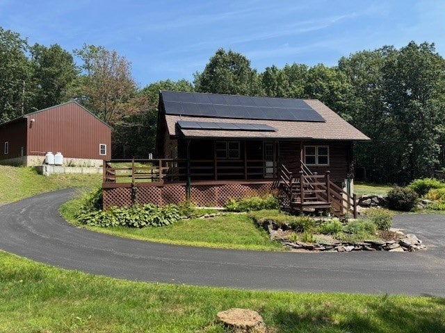 Deerfield, Massachusetts, 01342, United States, 2 Bedrooms Bedrooms, ,1 BathroomBathrooms,Residential,For Sale,1913467