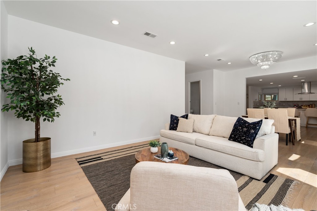 Tarzana, California, 91356, United States, 3 Bedrooms Bedrooms, ,3 BathroomsBathrooms,Residential,For Sale,1918150