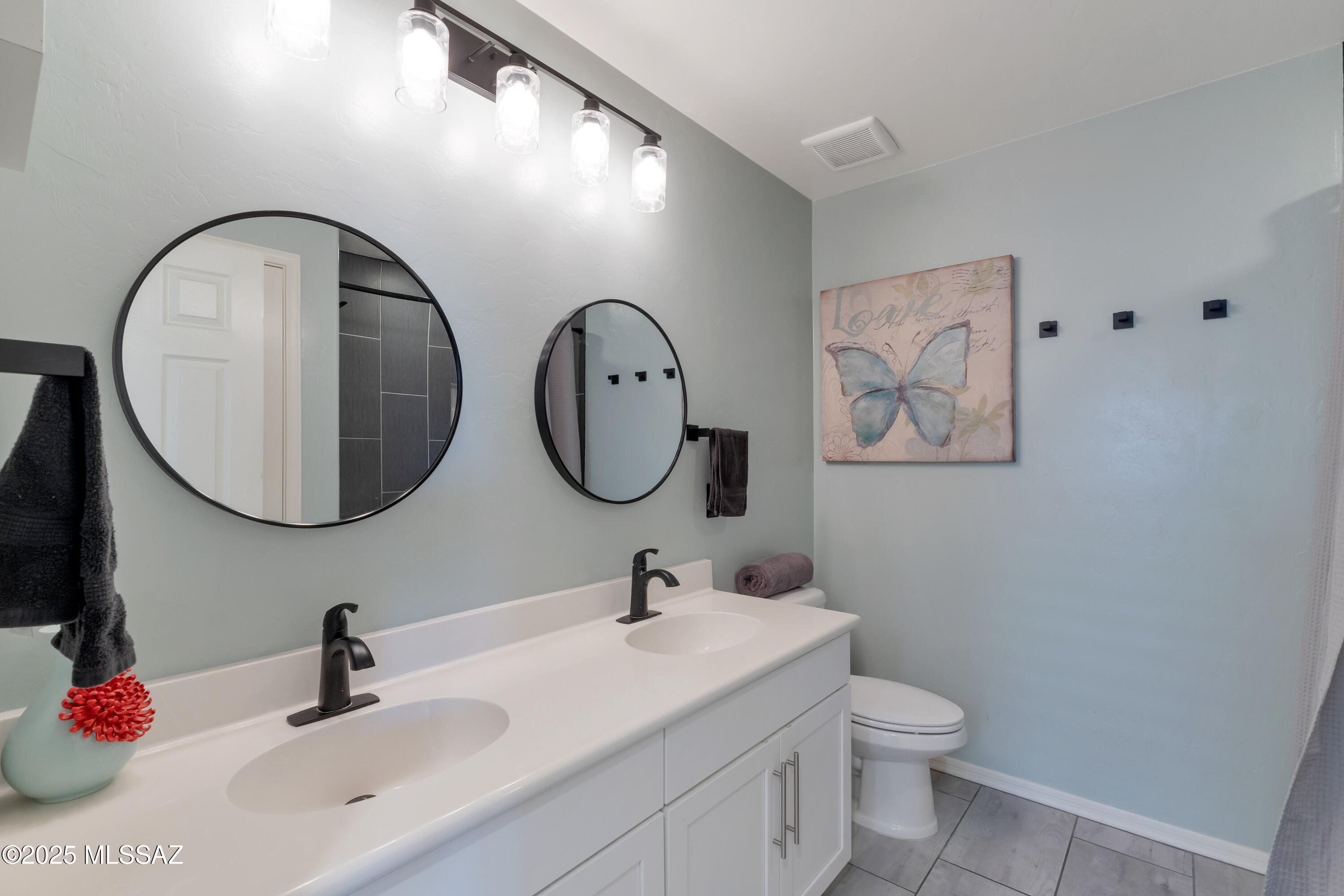 Tucson, Arizona, 85741, United States, 4 Bedrooms Bedrooms, ,3 BathroomsBathrooms,Residential,For Sale,1933342