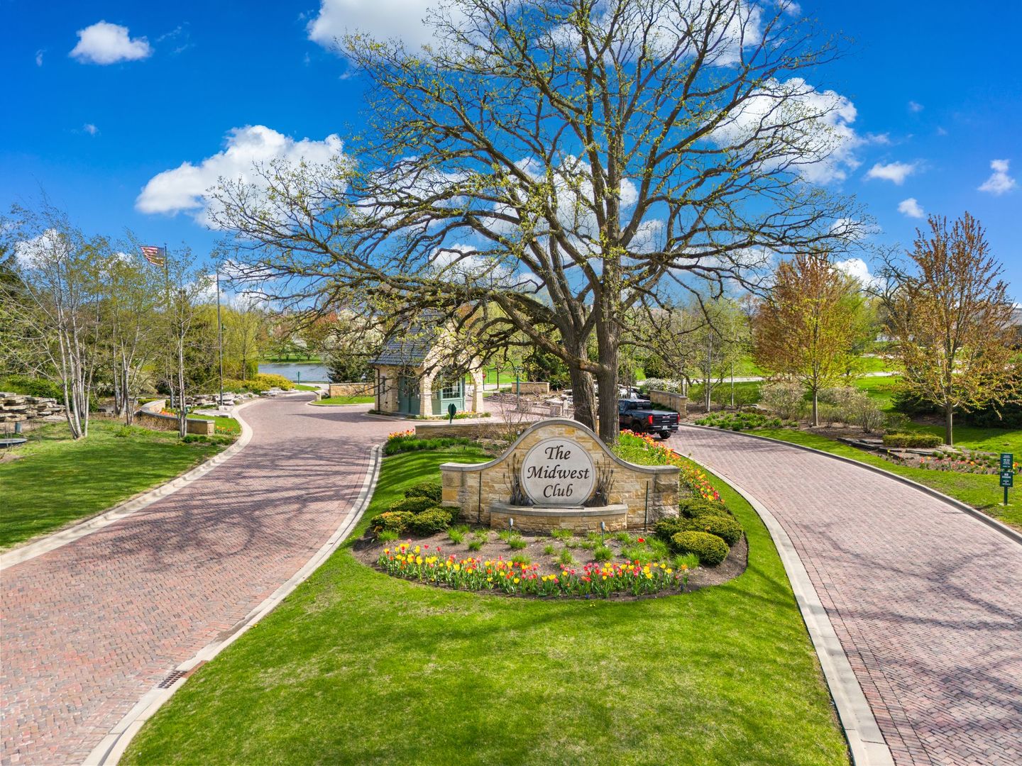 Oak Brook, Illinois, 60523, United States, 5 Bedrooms Bedrooms, ,6 BathroomsBathrooms,Residential,For Sale,1796873
