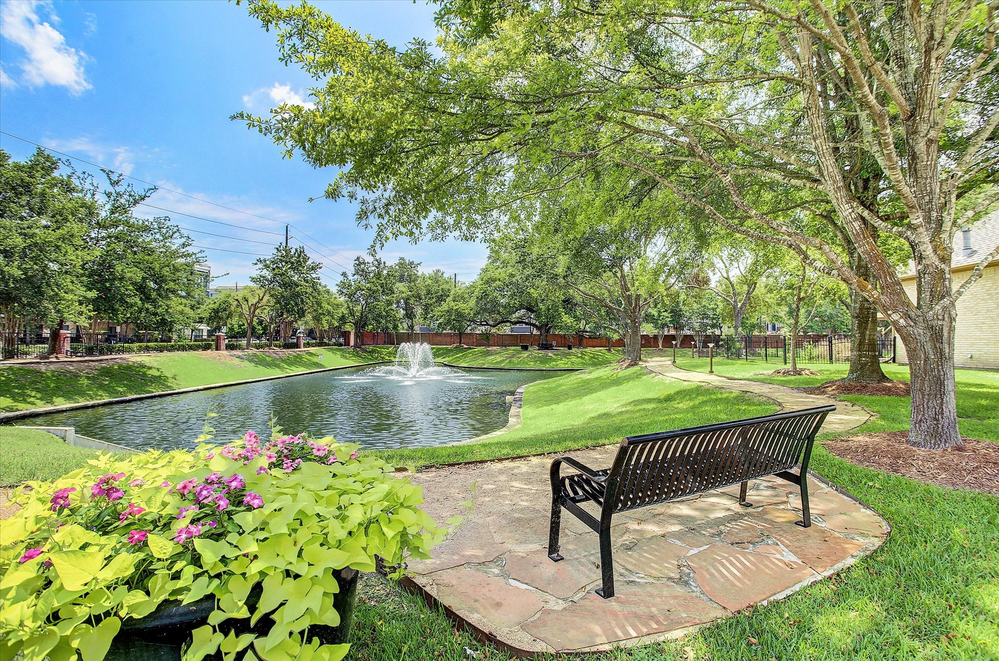  1502 Lakeside Enclave Drive - 物件實景