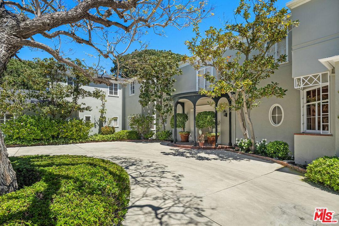 Los Angeles, California, 90077, United States, 7 Bedrooms Bedrooms, ,6 BathroomsBathrooms,Residential,For Sale,1819954