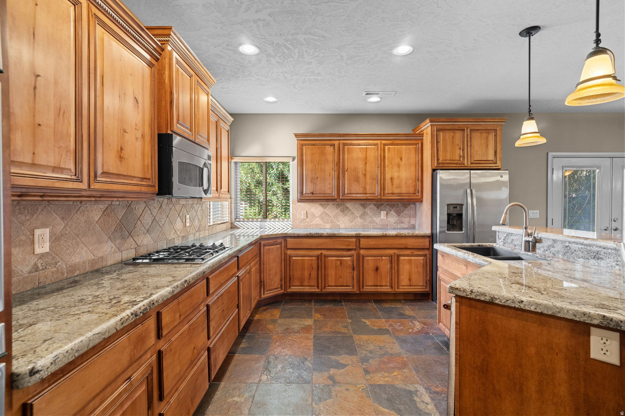 Santa Clara, Utah, 84765, United States, 4 Bedrooms Bedrooms, ,3 BathroomsBathrooms,Residential,For Sale,1992069