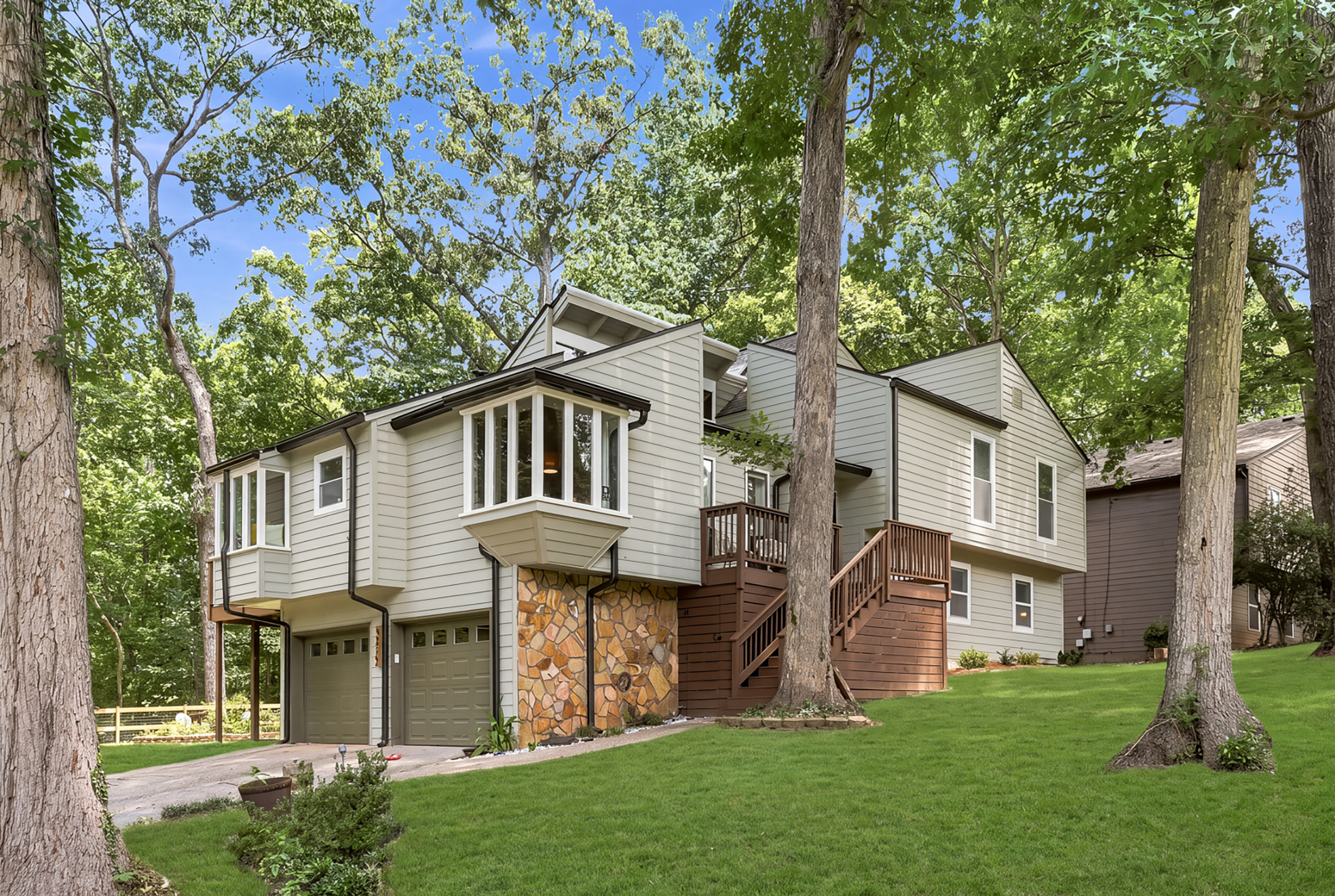  Lassiter HS Contemporary – Architectural Character Meets Thoughtful Renovation - 物件實景