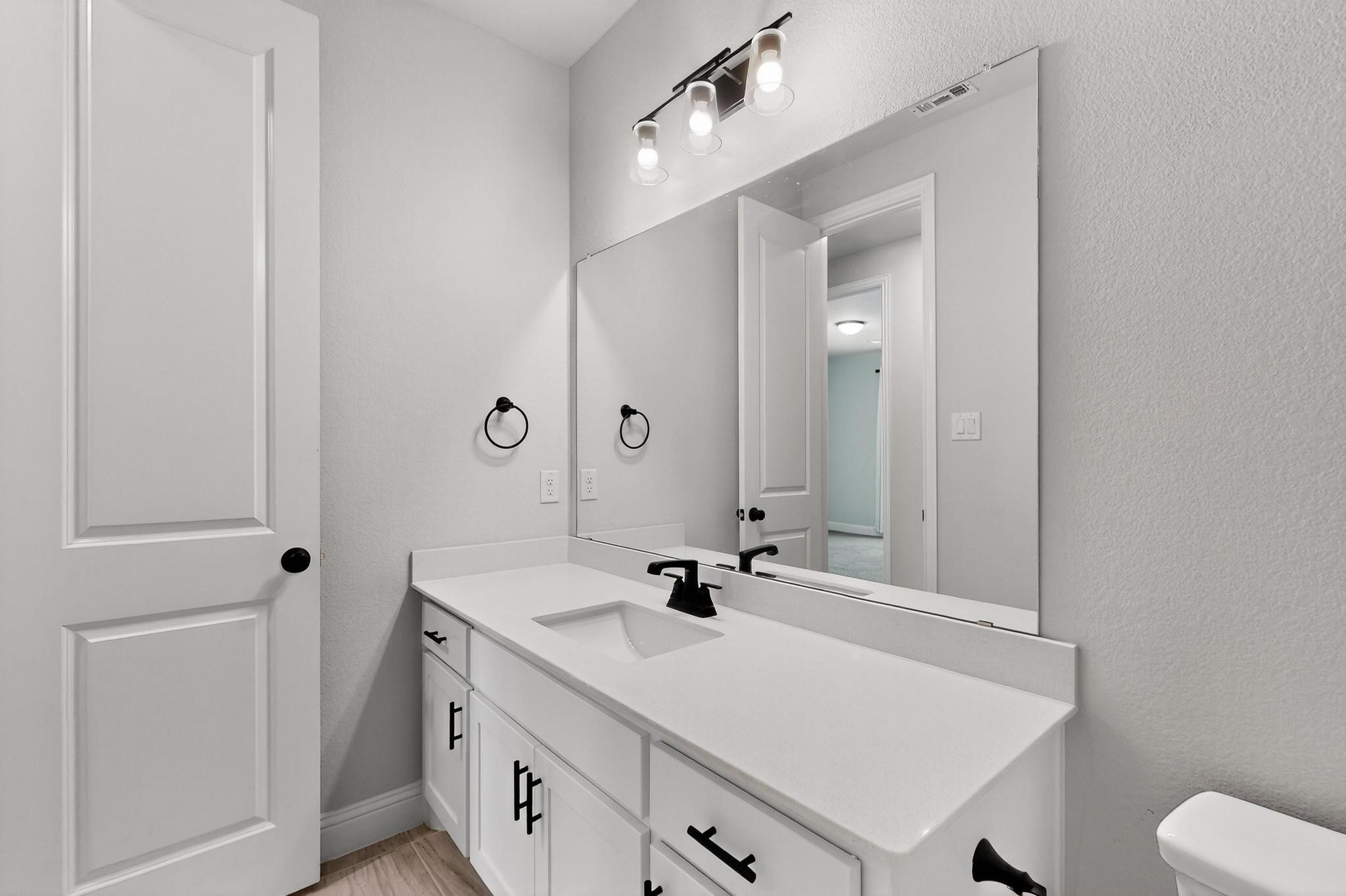 Mansfield, Texas, 76063, United States, 4 Bedrooms Bedrooms, ,4 BathroomsBathrooms,Residential,For Sale,1992597