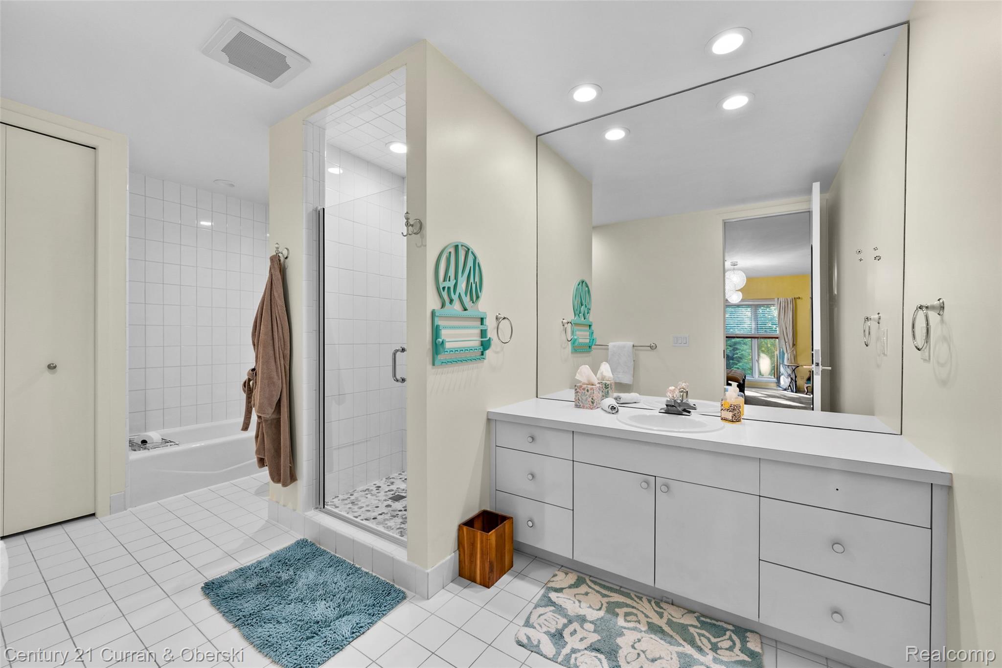 Dearborn, Michigan, 48124, United States, 4 Bedrooms Bedrooms, ,4 BathroomsBathrooms,Residential,For Sale,1983815