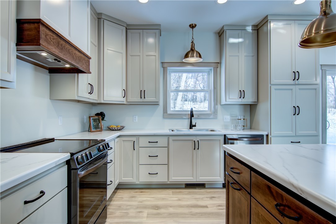 Eau Claire, Wisconsin, 54703, United States, 5 Bedrooms Bedrooms, ,3 BathroomsBathrooms,Residential,For Sale,1937821