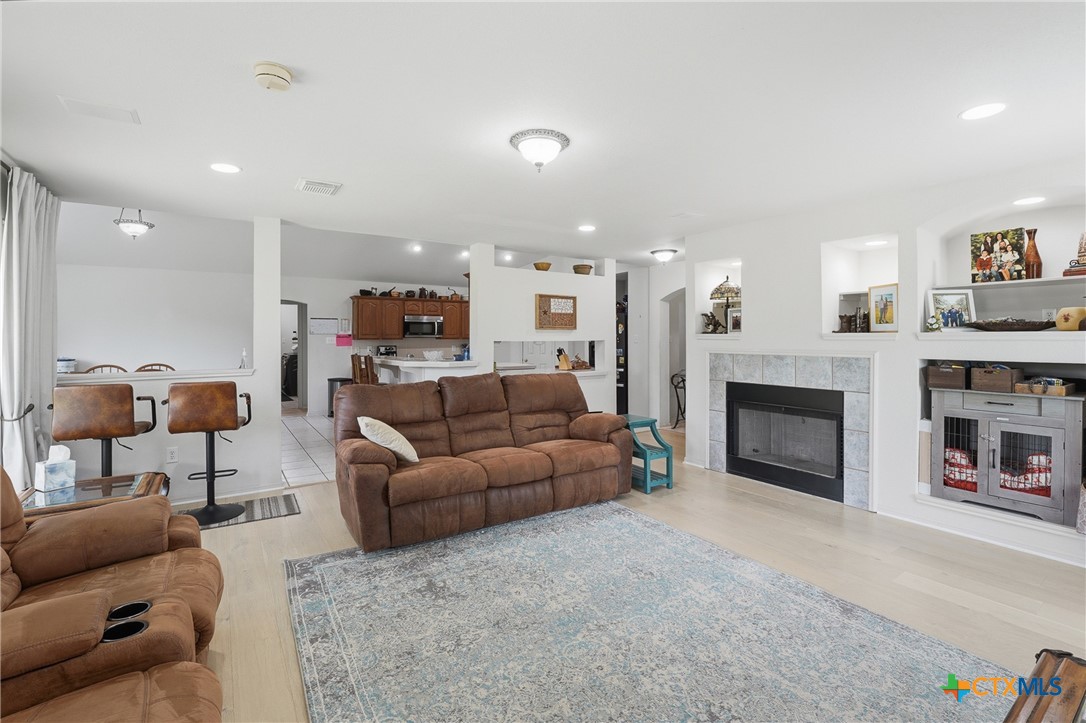 Seguin, Texas, 78155, United States, 5 Bedrooms Bedrooms, ,3 BathroomsBathrooms,Residential,For Sale,2049422