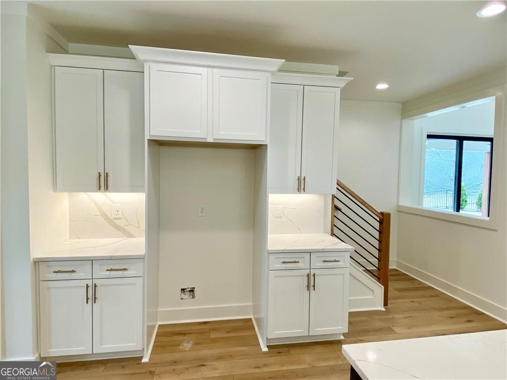 Gainesville, Georgia, 30506, United States, 5 Bedrooms Bedrooms, ,6 BathroomsBathrooms,Residential,For Sale,1908175