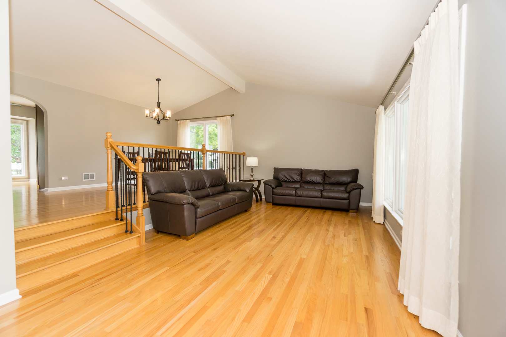 Arlington Heights, Illinois, 60005, United States, 5 Bedrooms Bedrooms, ,3 BathroomsBathrooms,Residential,For Sale,1921058
