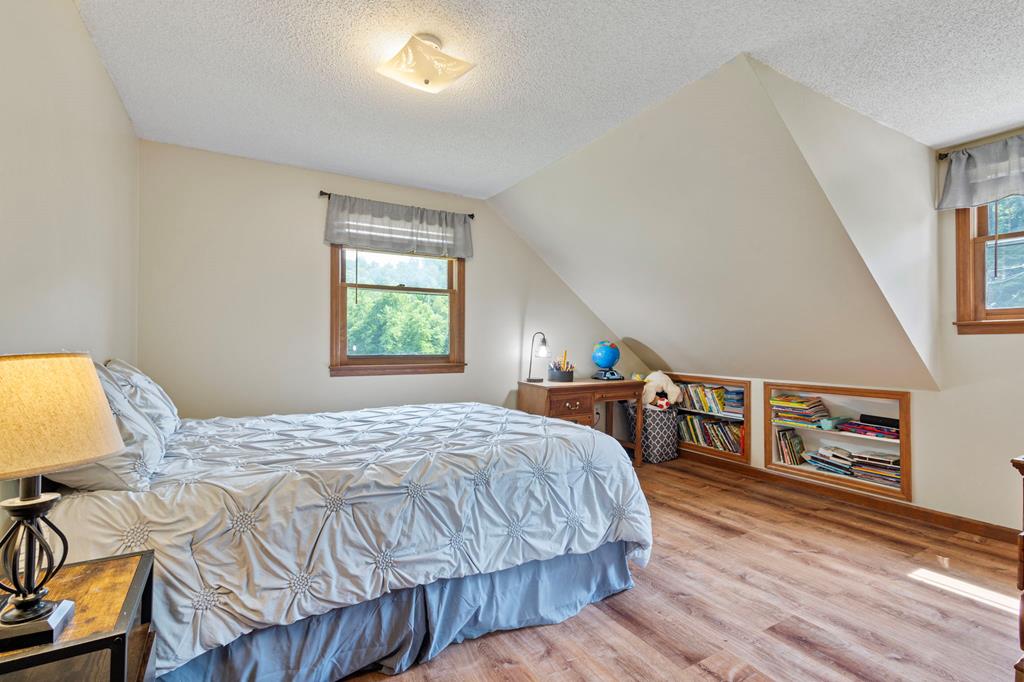 Hayesville, North Carolina, 28904, United States, 4 Bedrooms Bedrooms, ,2 BathroomsBathrooms,Residential,For Sale,1871296