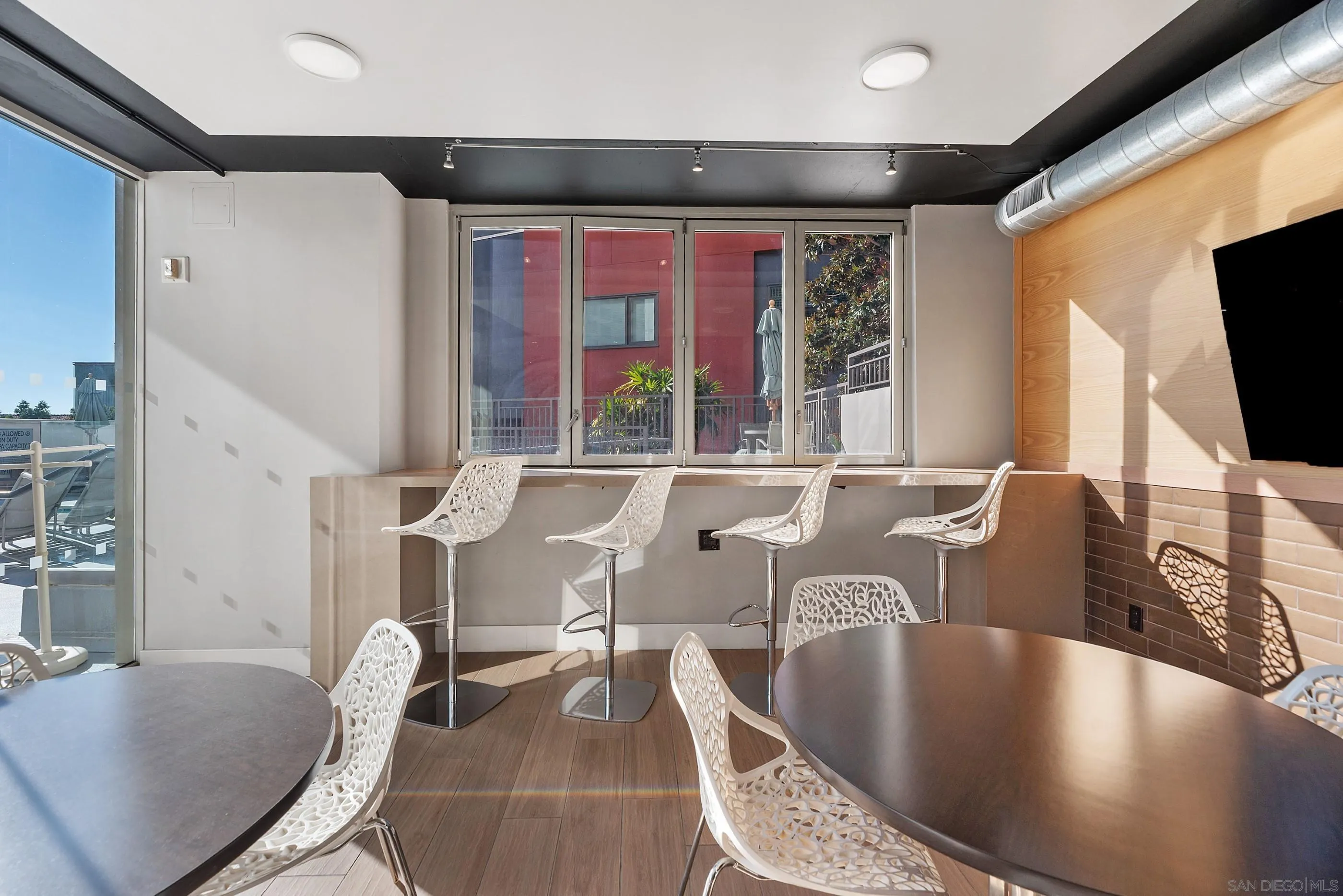 San Diego, California, 92101, United States, 1 Bedroom Bedrooms, ,1 BathroomBathrooms,Residential,For Sale,1999122