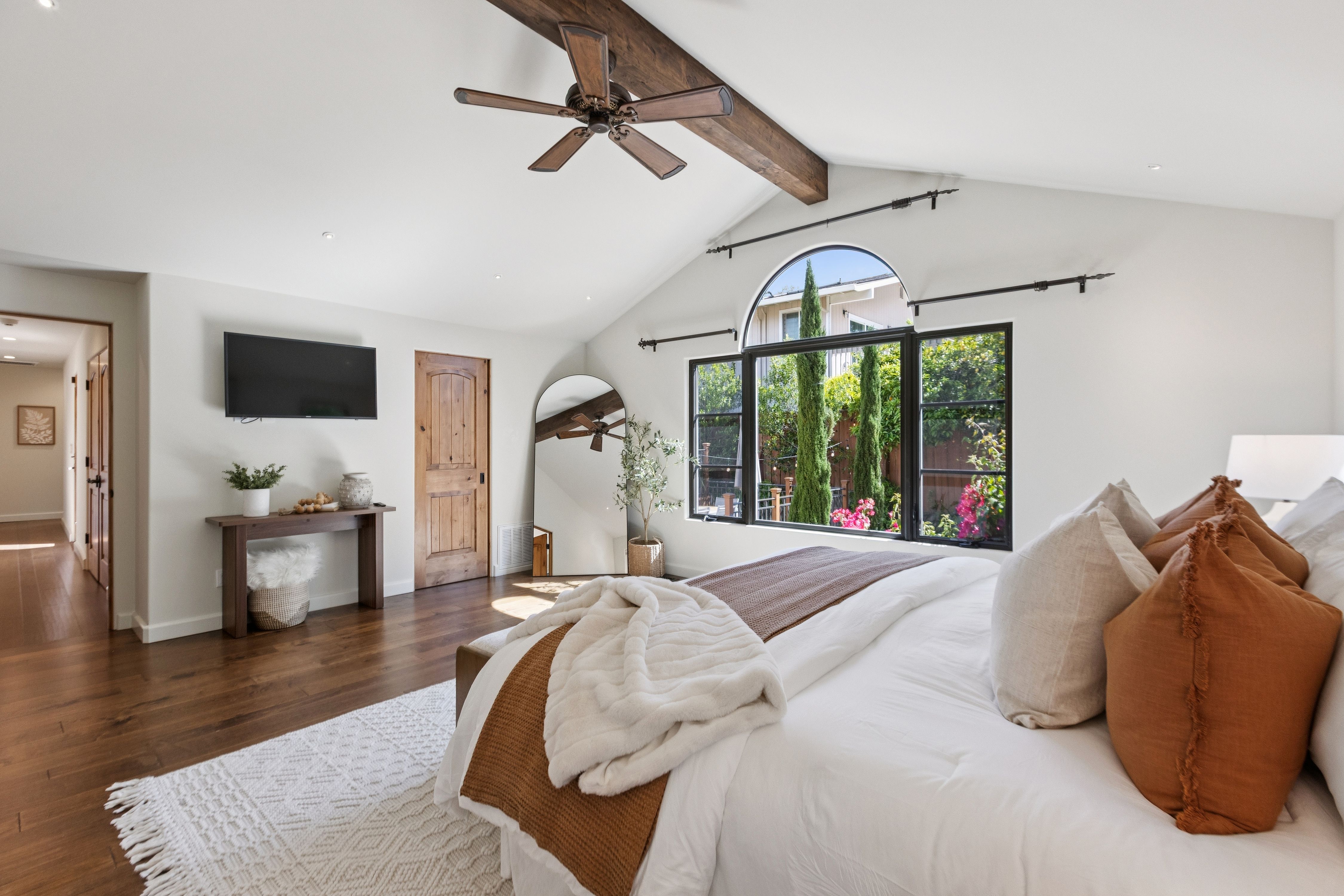  Mediterranean-Style Beauty with Garden Escape - 物件實景