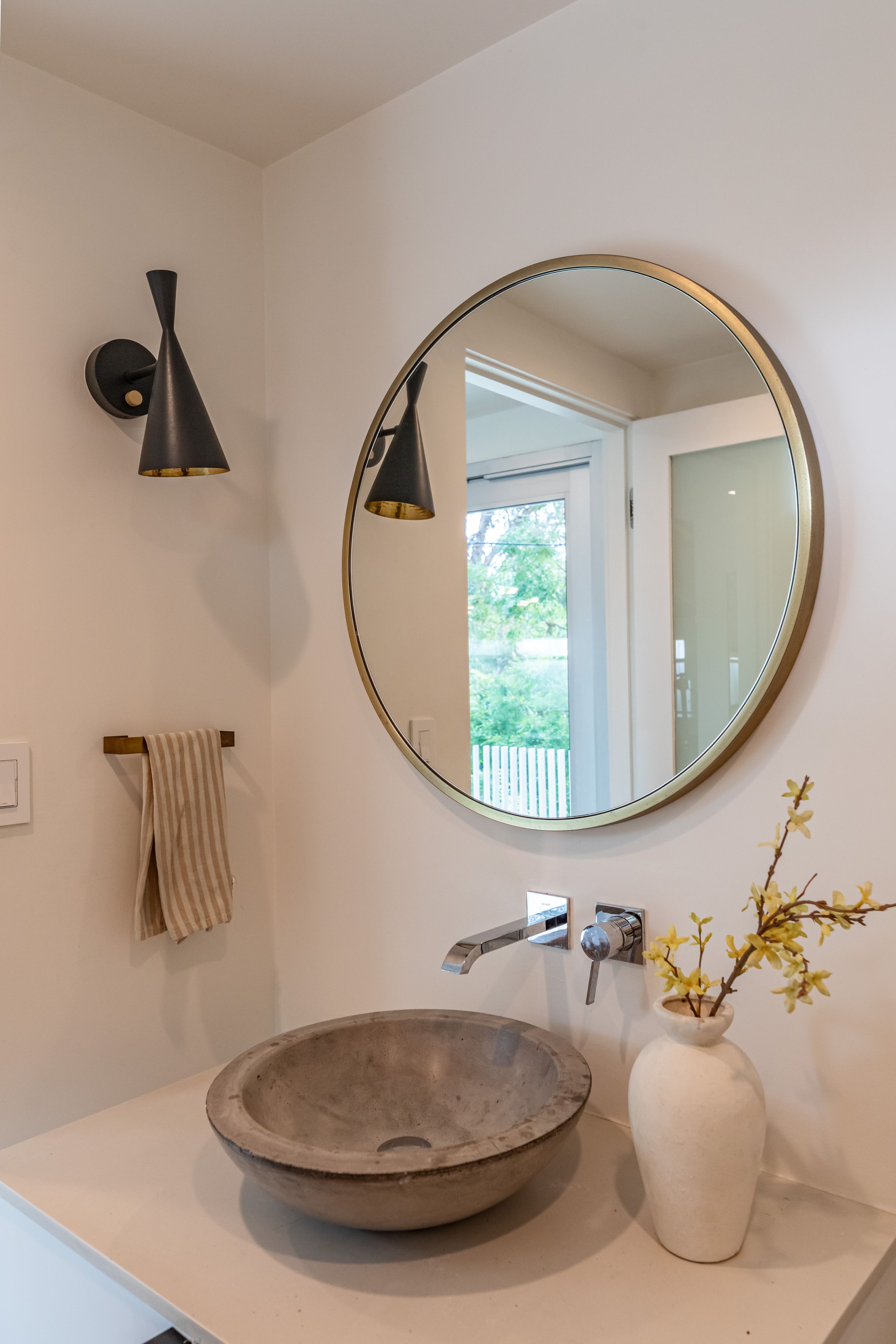  586 Lorna Lane - 物件實景