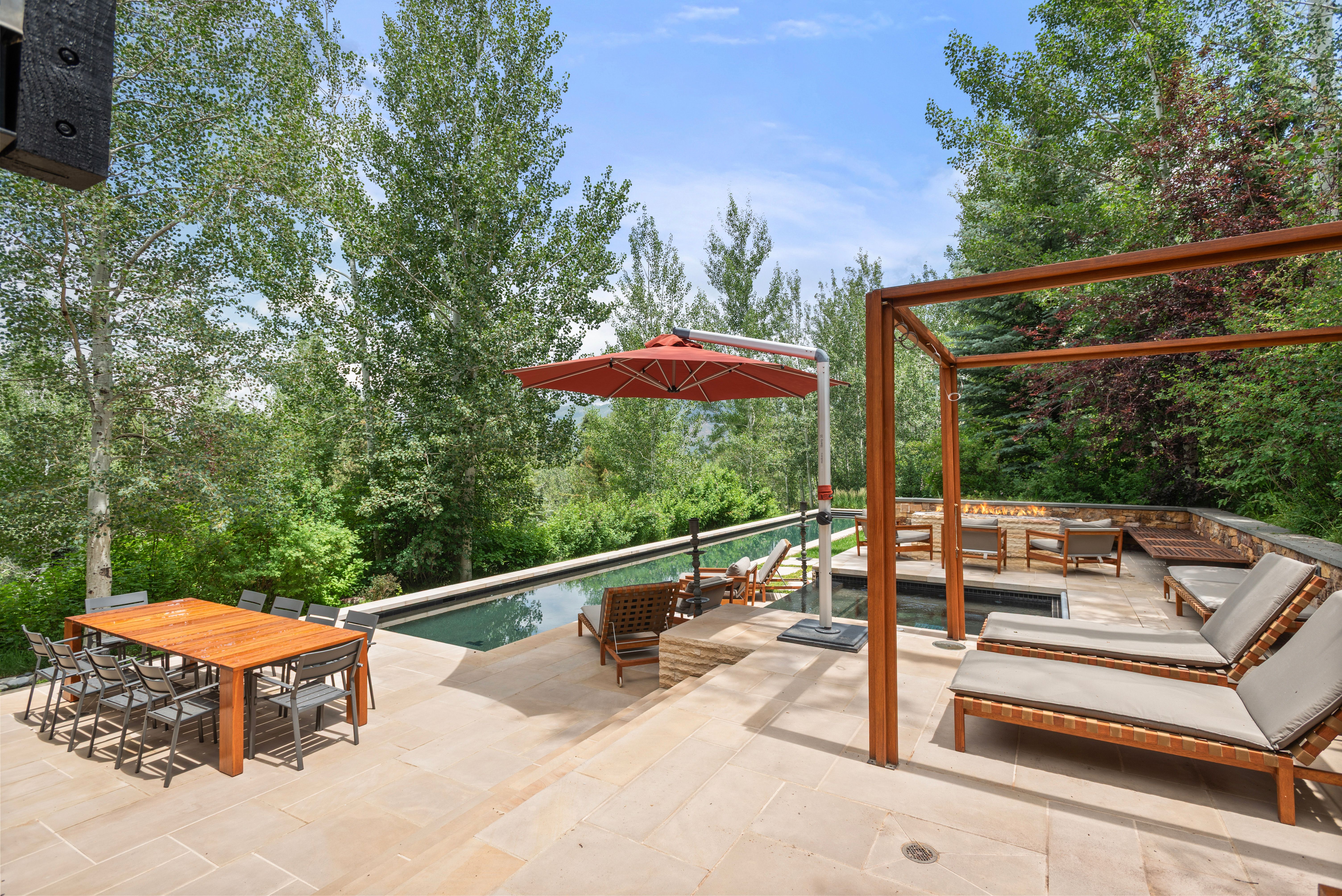  Mountainside Pool Oasis - 物件實景