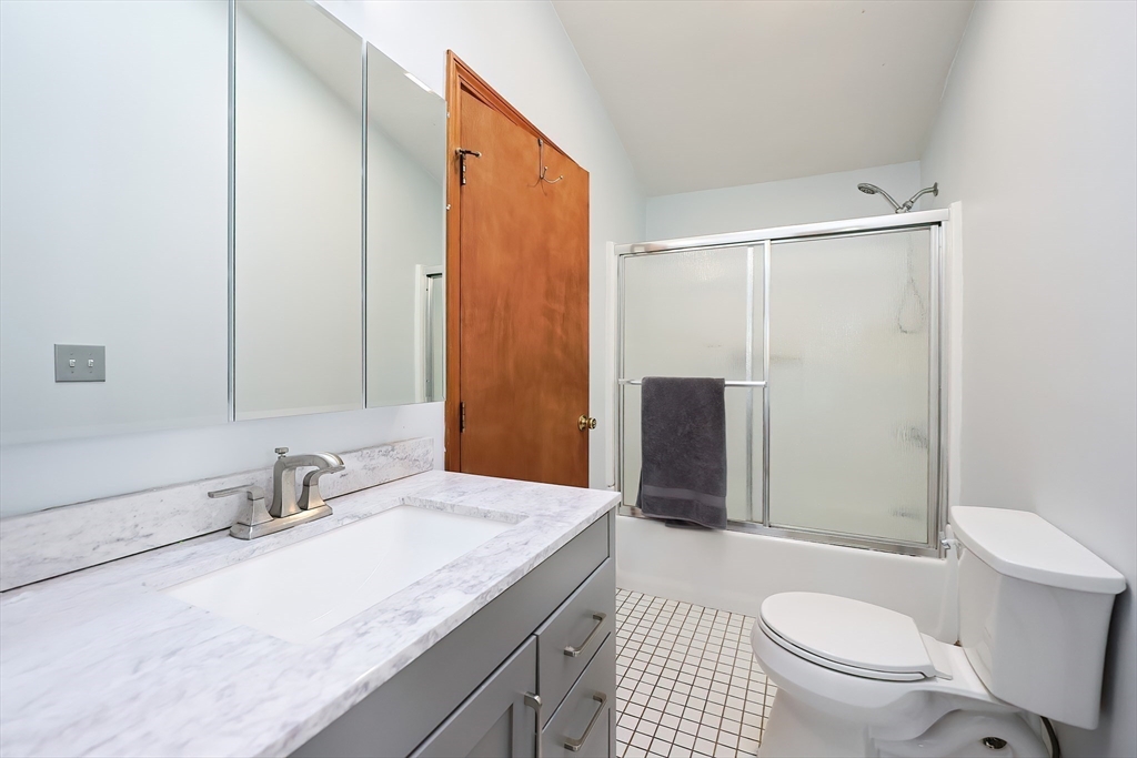 Boston, Massachusetts, 02136, United States, 4 Bedrooms Bedrooms, ,2 BathroomsBathrooms,Residential,For Sale,1944932