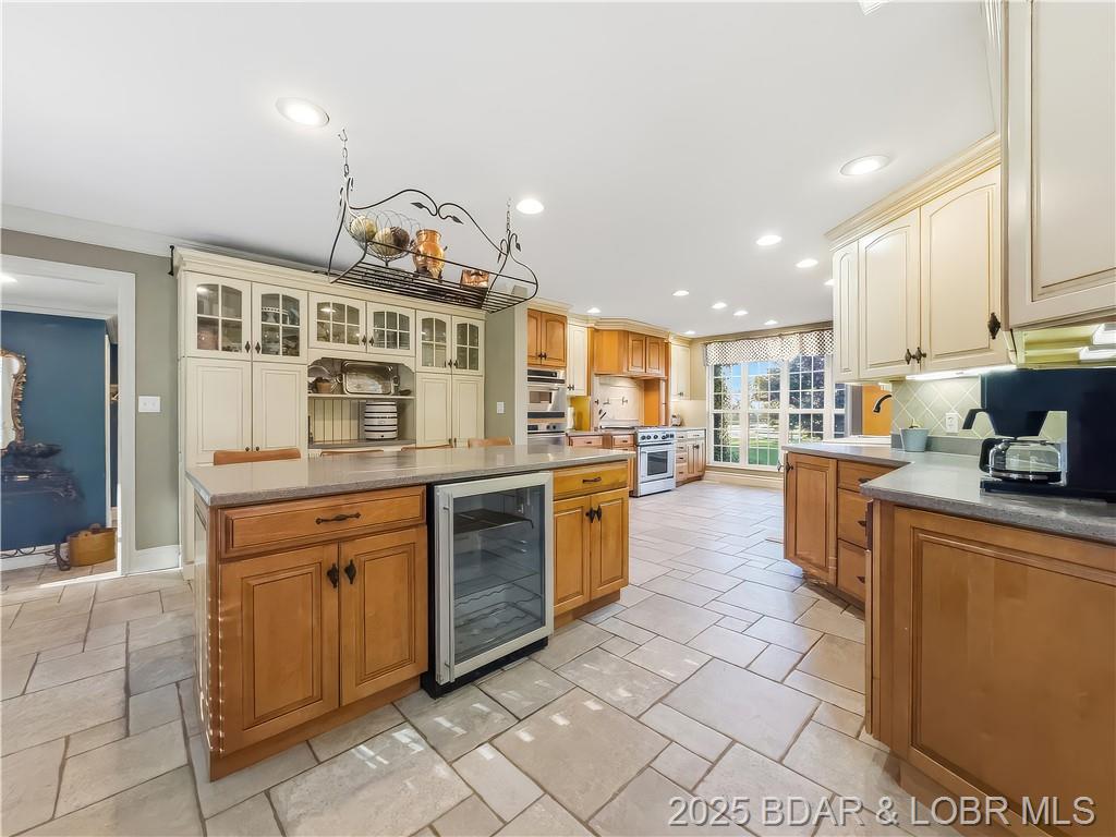 Camdenton, Missouri, 65020, United States, 4 Bedrooms Bedrooms, ,5 BathroomsBathrooms,Residential,For Sale,1989122