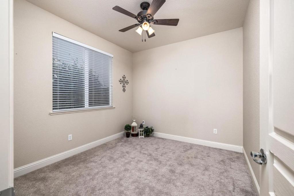 Oakdale, California, 95361, United States, 4 Bedrooms Bedrooms, ,2 BathroomsBathrooms,Residential,For Sale,1981612