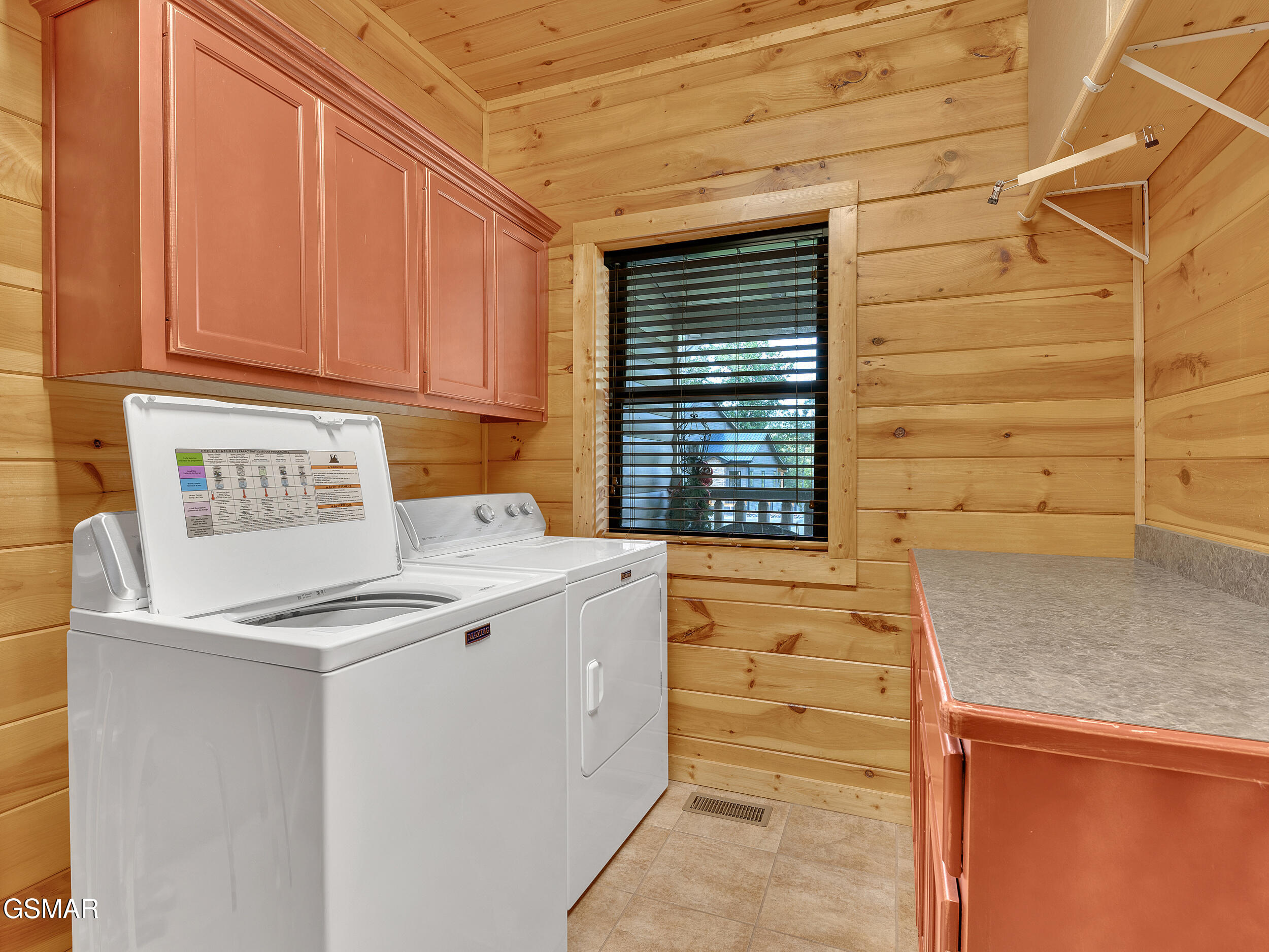 Sevierville, Tennessee, 37862, United States, 3 Bedrooms Bedrooms, ,3 BathroomsBathrooms,Residential,For Sale,1978945