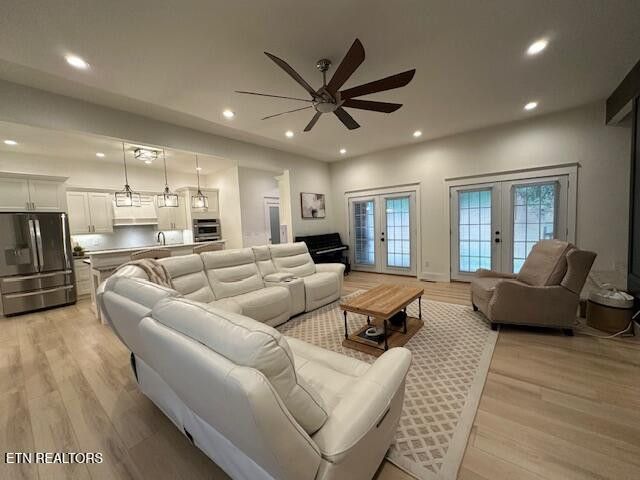 Middlesboro, Kentucky, 40965, United States, 5 Bedrooms Bedrooms, ,4 BathroomsBathrooms,Residential,For Sale,1915642