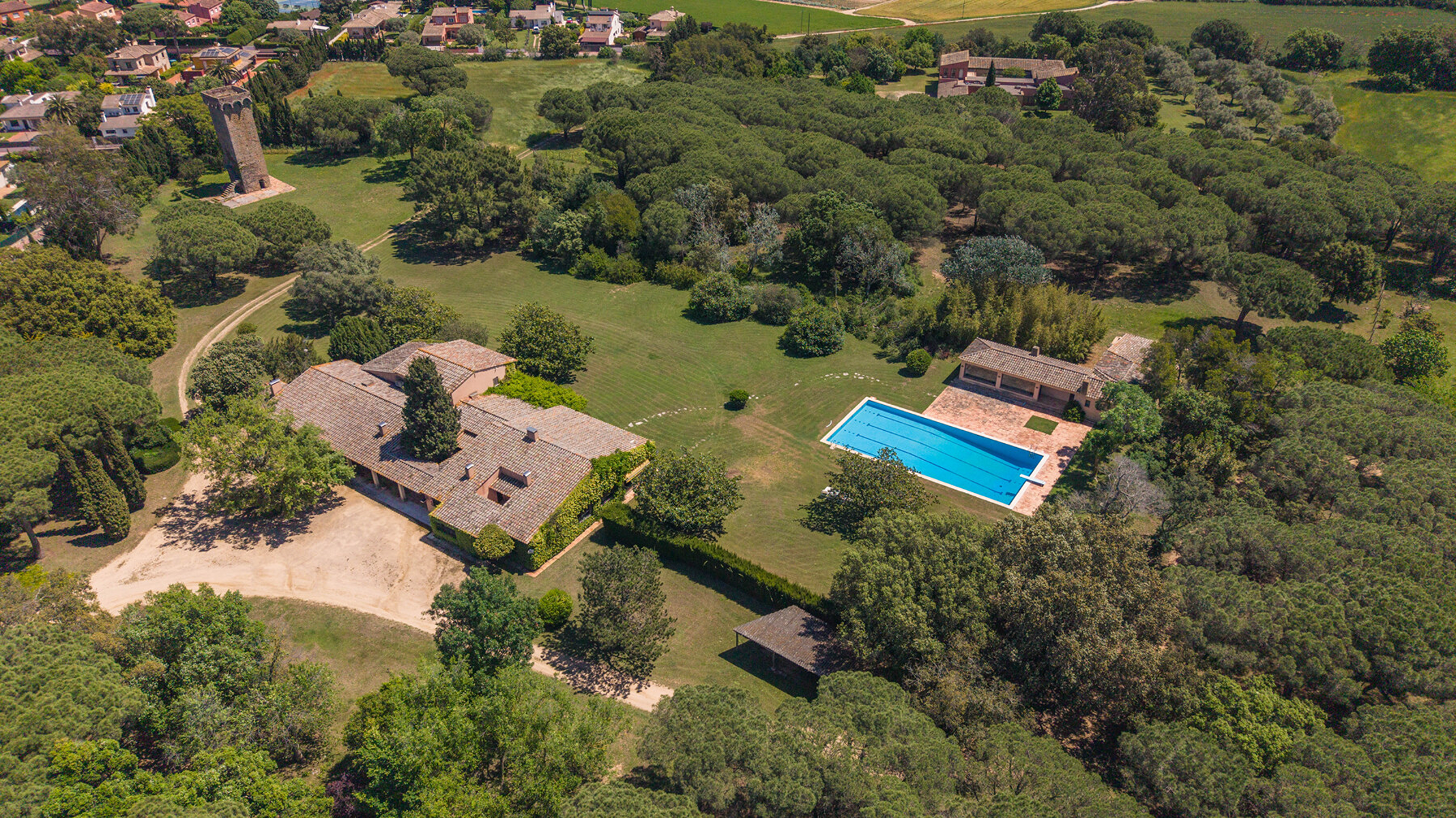  Historic estate with medieval tower and gardens in Mont-ràs - 物件實景
