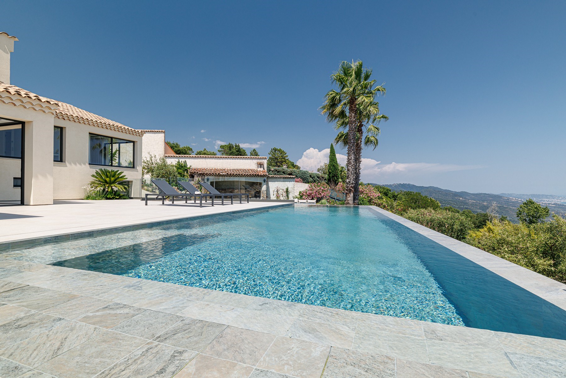  Near Mandelieu villa 290 sqm sea view infinity pool guest house quiet location - 物件實景