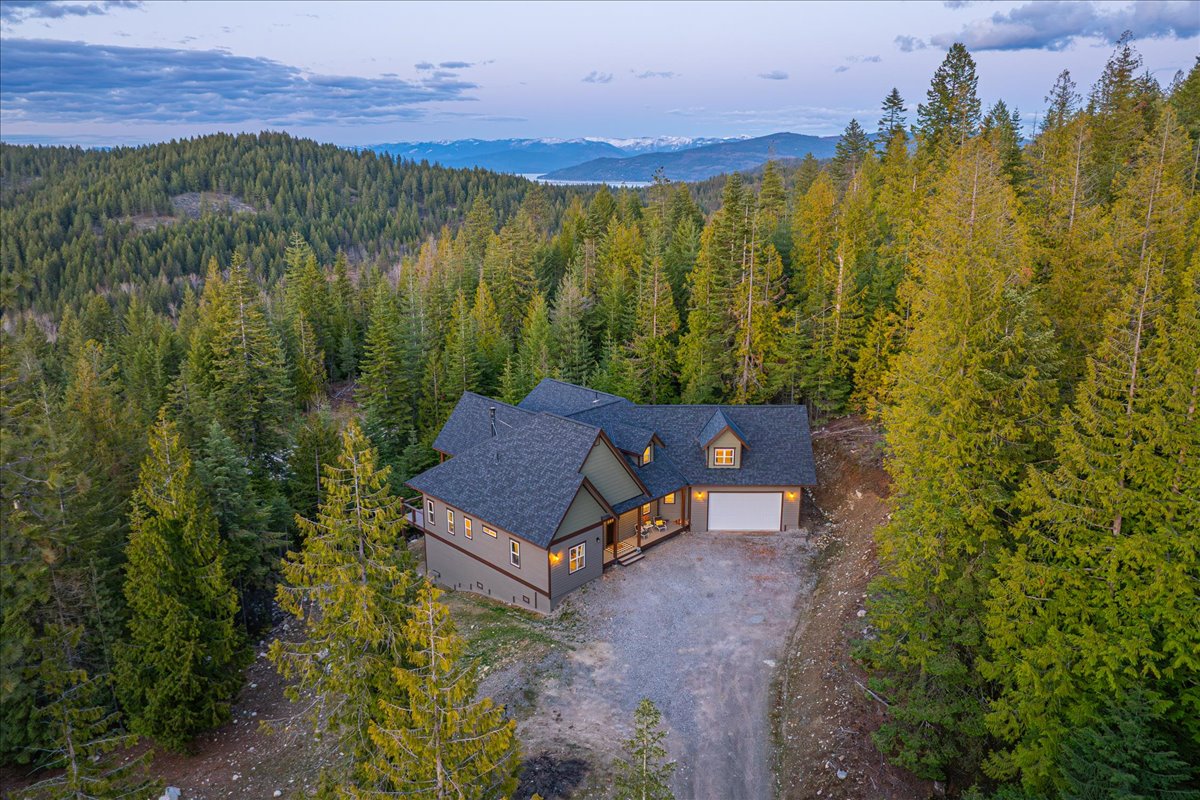 Sagle, Idaho, 83860, United States, 3 Bedrooms Bedrooms, ,4 BathroomsBathrooms,Residential,For Sale,1976949