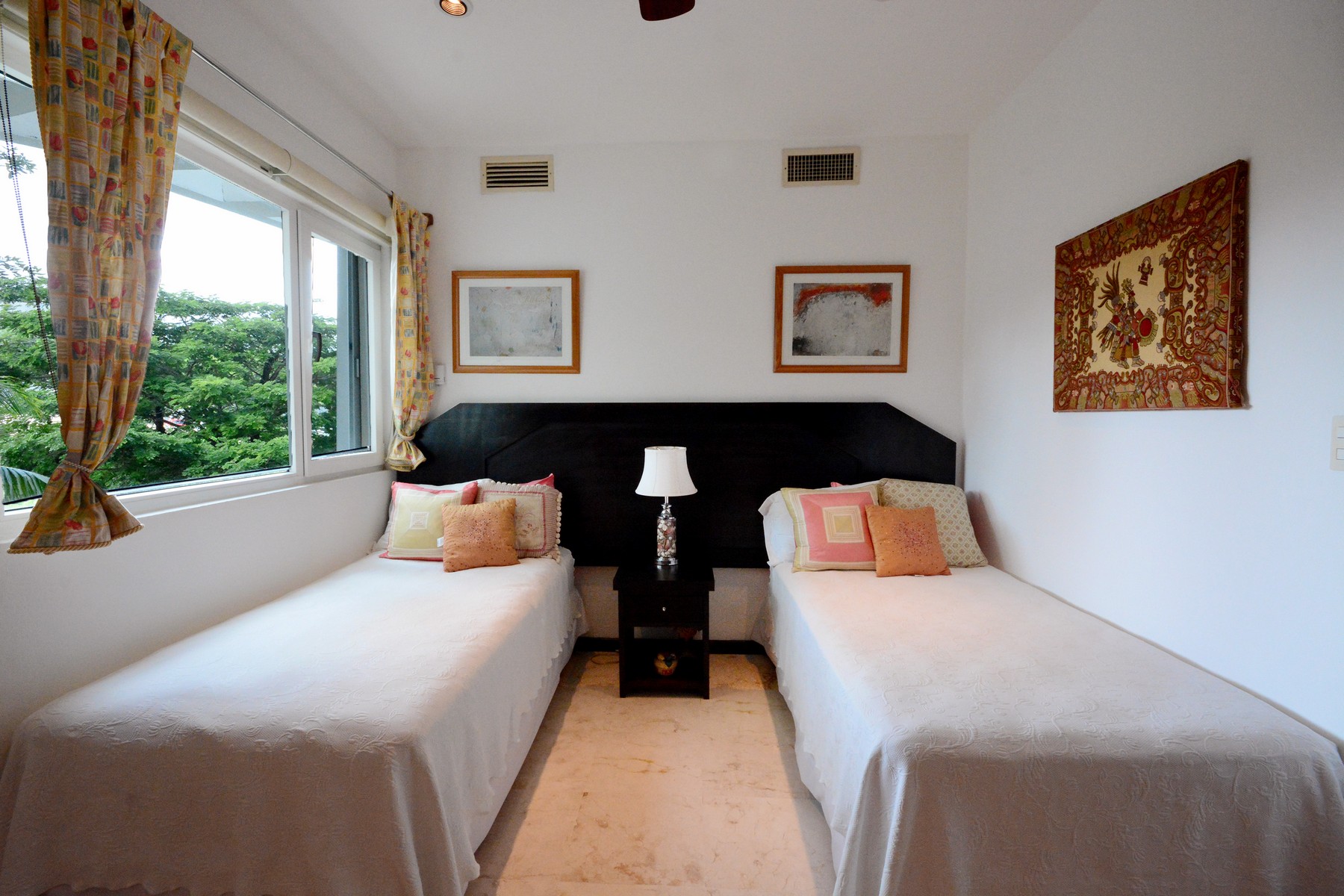  INCREDIBLE THREE-LEVEL APARTMENT WITH TWO BEDROOMS IN AN UNBEATABLE LOCATION - 物件實景