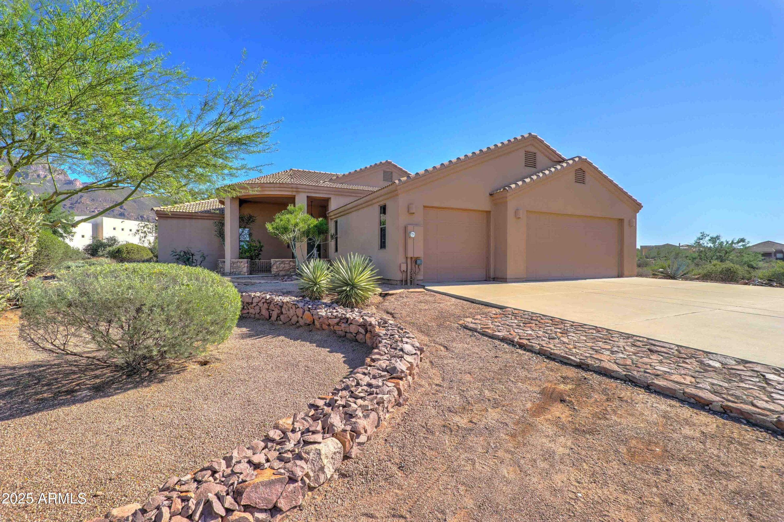 Gold Canyon, Arizona, 85119, United States, 3 Bedrooms Bedrooms, ,2 BathroomsBathrooms,Residential,For Sale,1992820