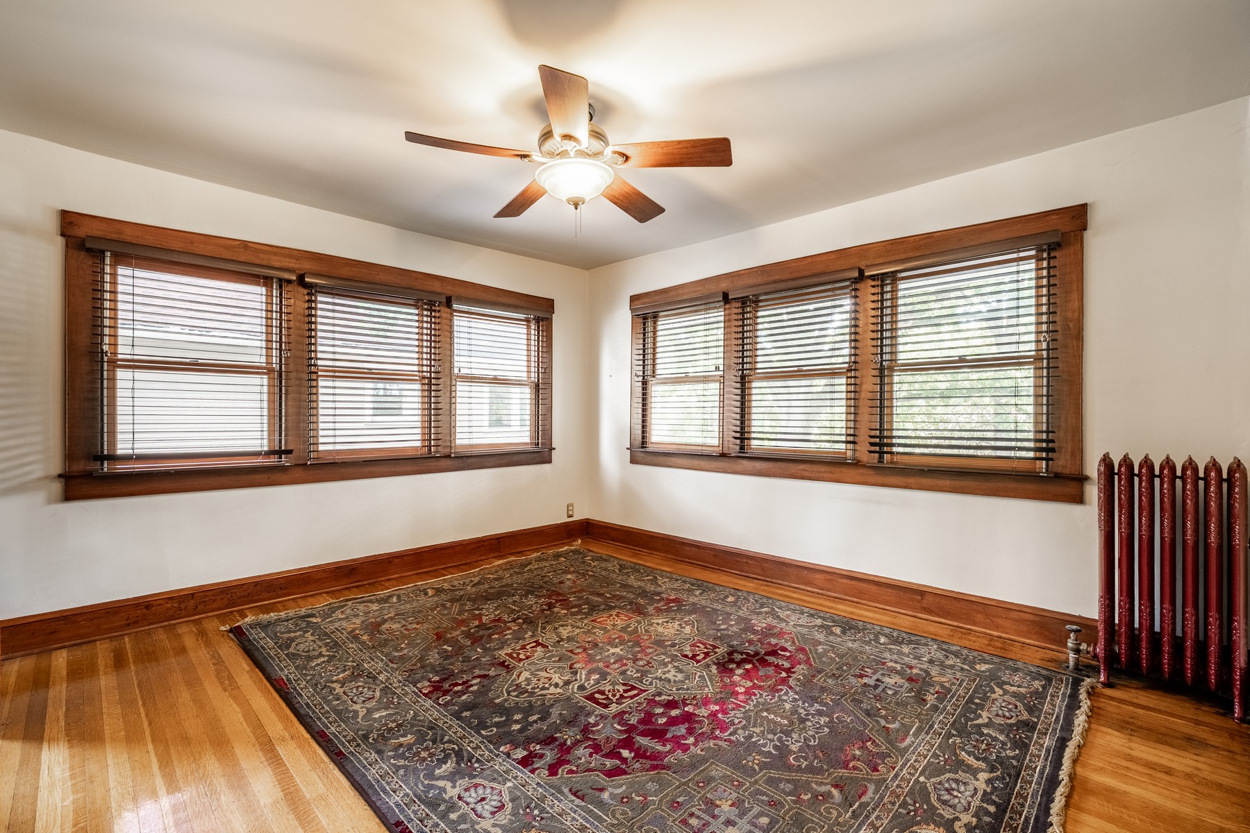  Charming Indianapolis Home with Stained Woodwork and Hardwood Floors - 物件實景
