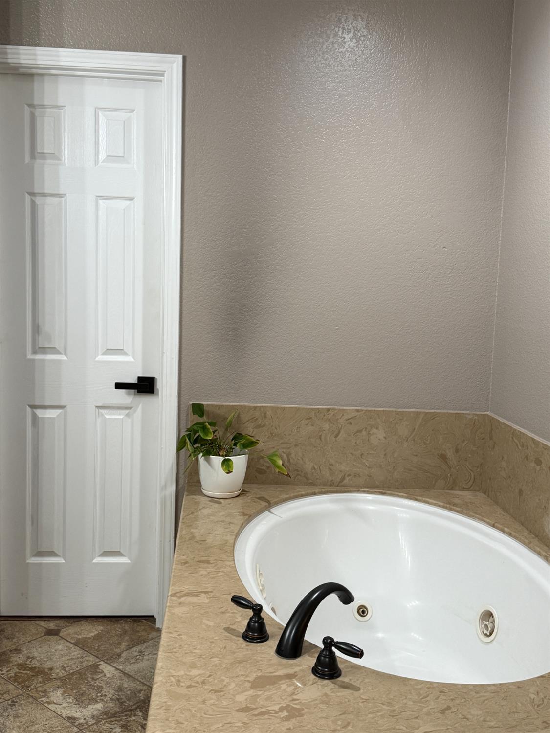 Los Banos, California, 93635, United States, 4 Bedrooms Bedrooms, ,3 BathroomsBathrooms,Residential,For Sale,1921420