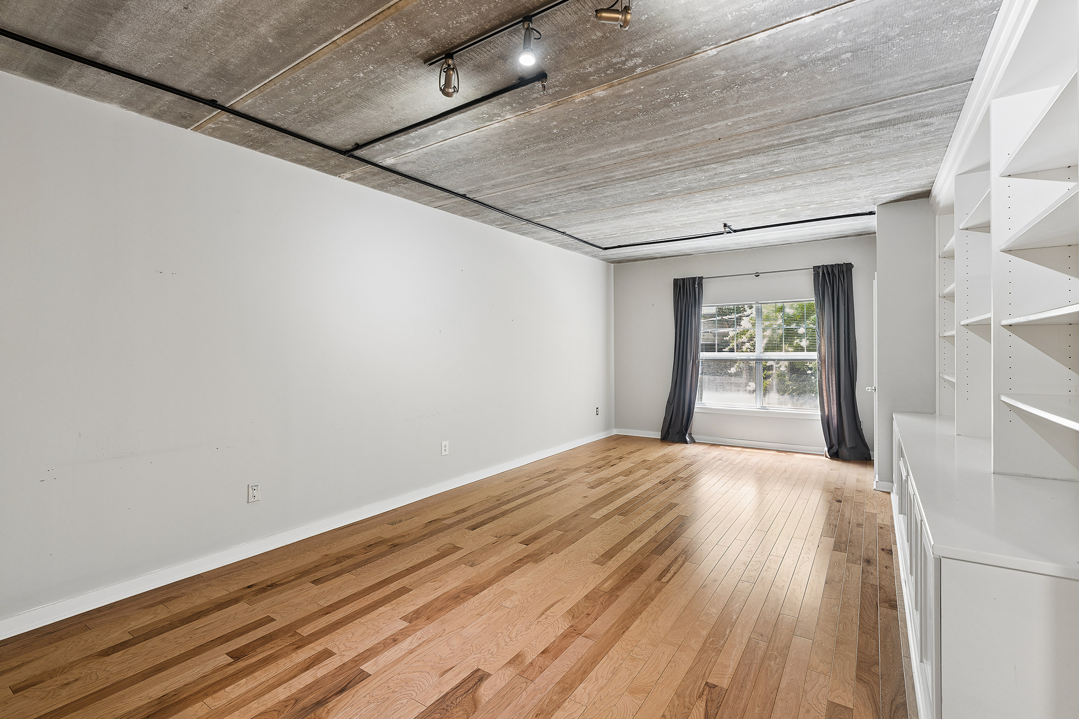  Spacious Heart-of-Midtown Condo - 物件實景