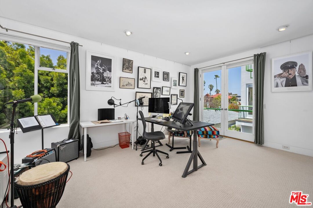 Venice, California, 90291, United States, 4 Bedrooms Bedrooms, ,4 BathroomsBathrooms,Residential,For Sale,1926607