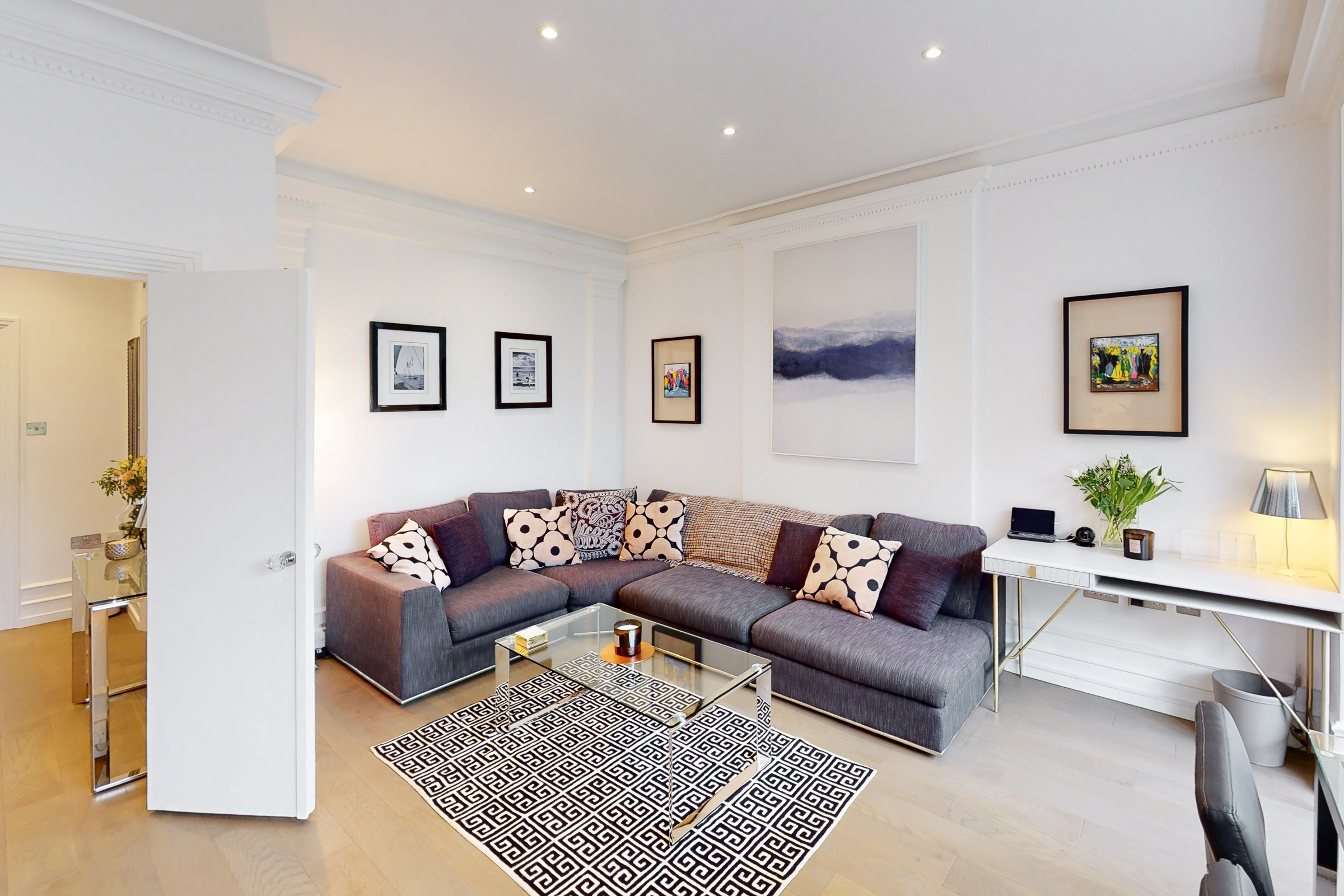  A Knightsbridge Building with a Garden Maisonette and Three Upper Residences - 物件實景