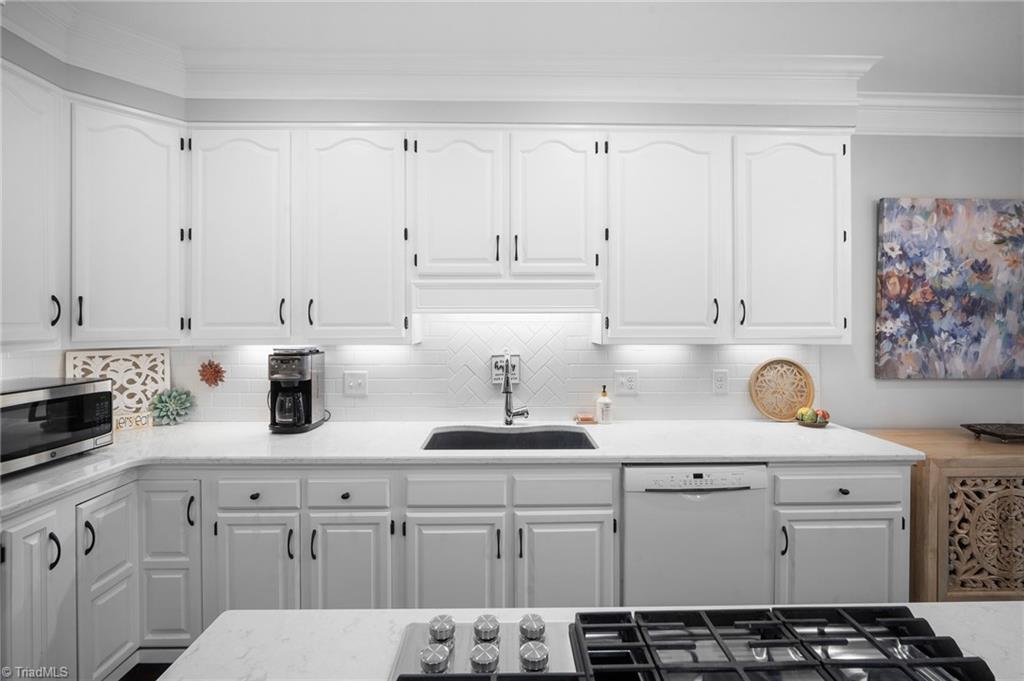 Lexington, North Carolina, 27292, United States, 3 Bedrooms Bedrooms, ,3 BathroomsBathrooms,Residential,For Sale,1925490